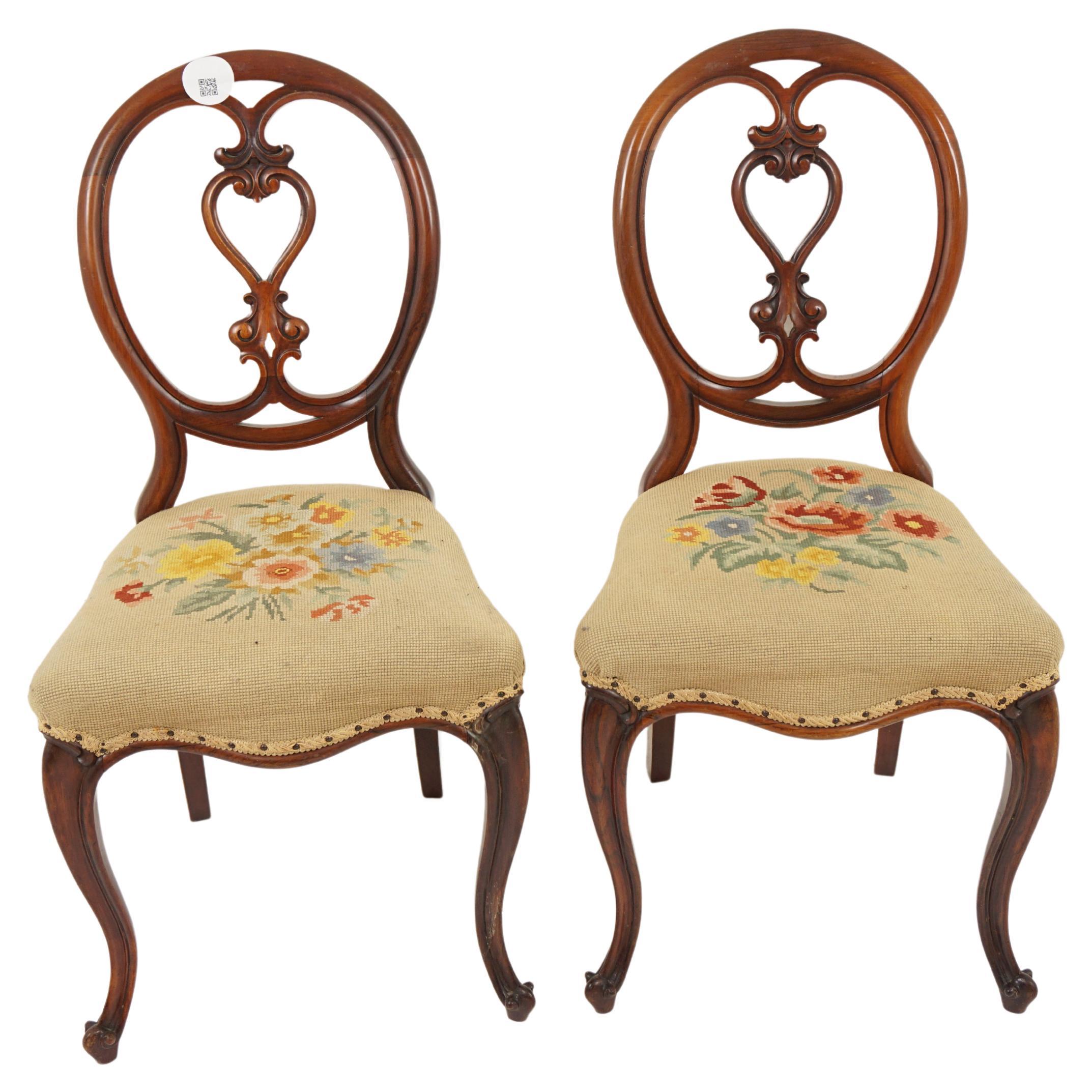 Antique Carved Walnut Chairs, Pair of Victorian Side Chairs, Scotland 1880, H105 For Sale