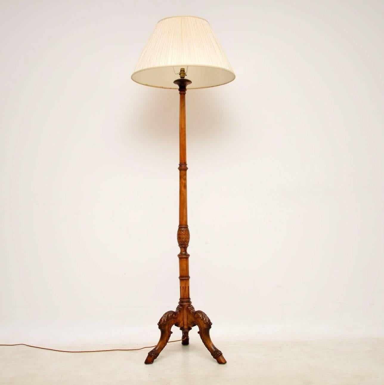 Antique carved walnut lamp stand with some fine features, in good original condition and dating to circa 1890-1910 period. This lamp stand is working and we just had it re-wired with a gold flex fabric. The shade came with it and I think it suites