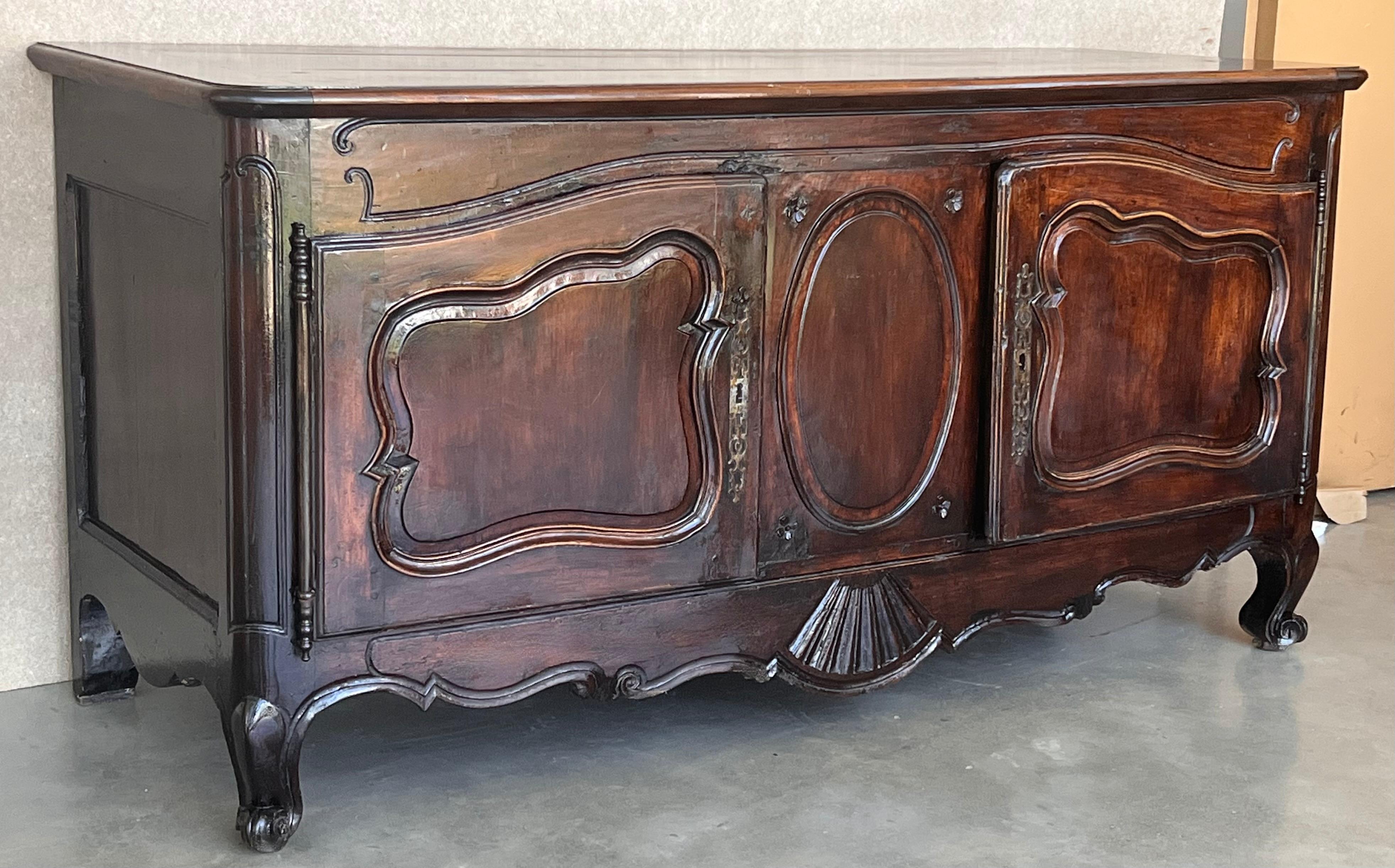 buffet en noyer ancien