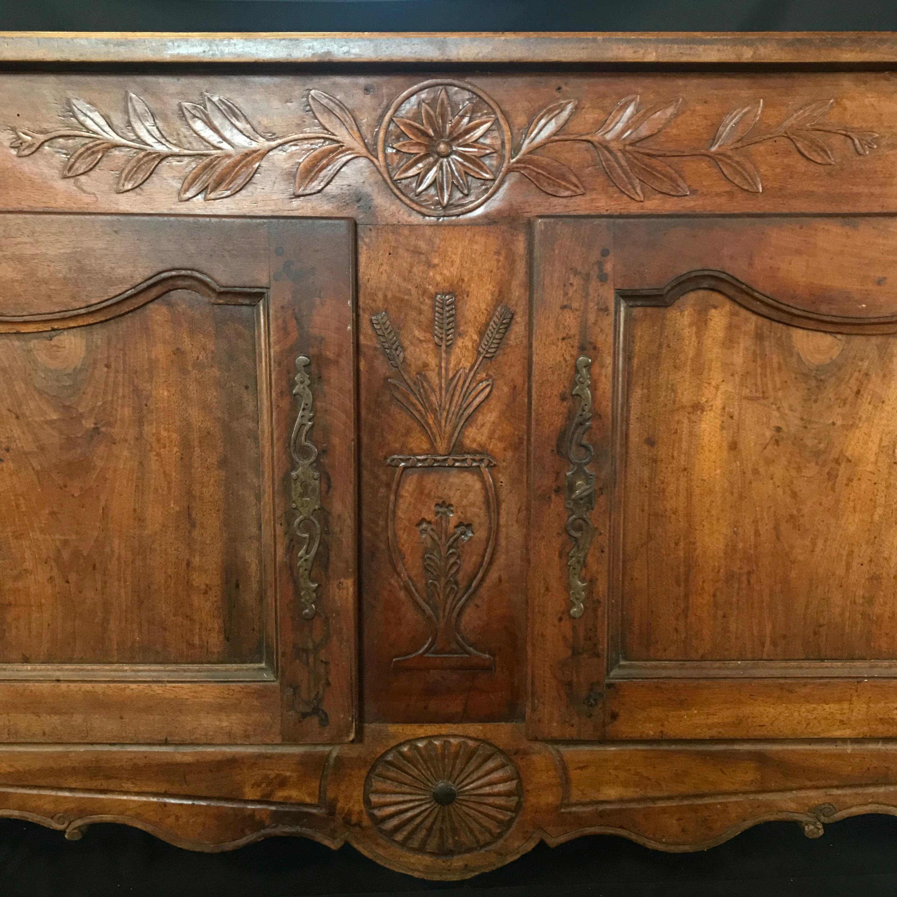 French Provincial early 19th century walnut sideboard cabinet with two doors, interior storage and lovely country style carvings.
 
#5071.
 