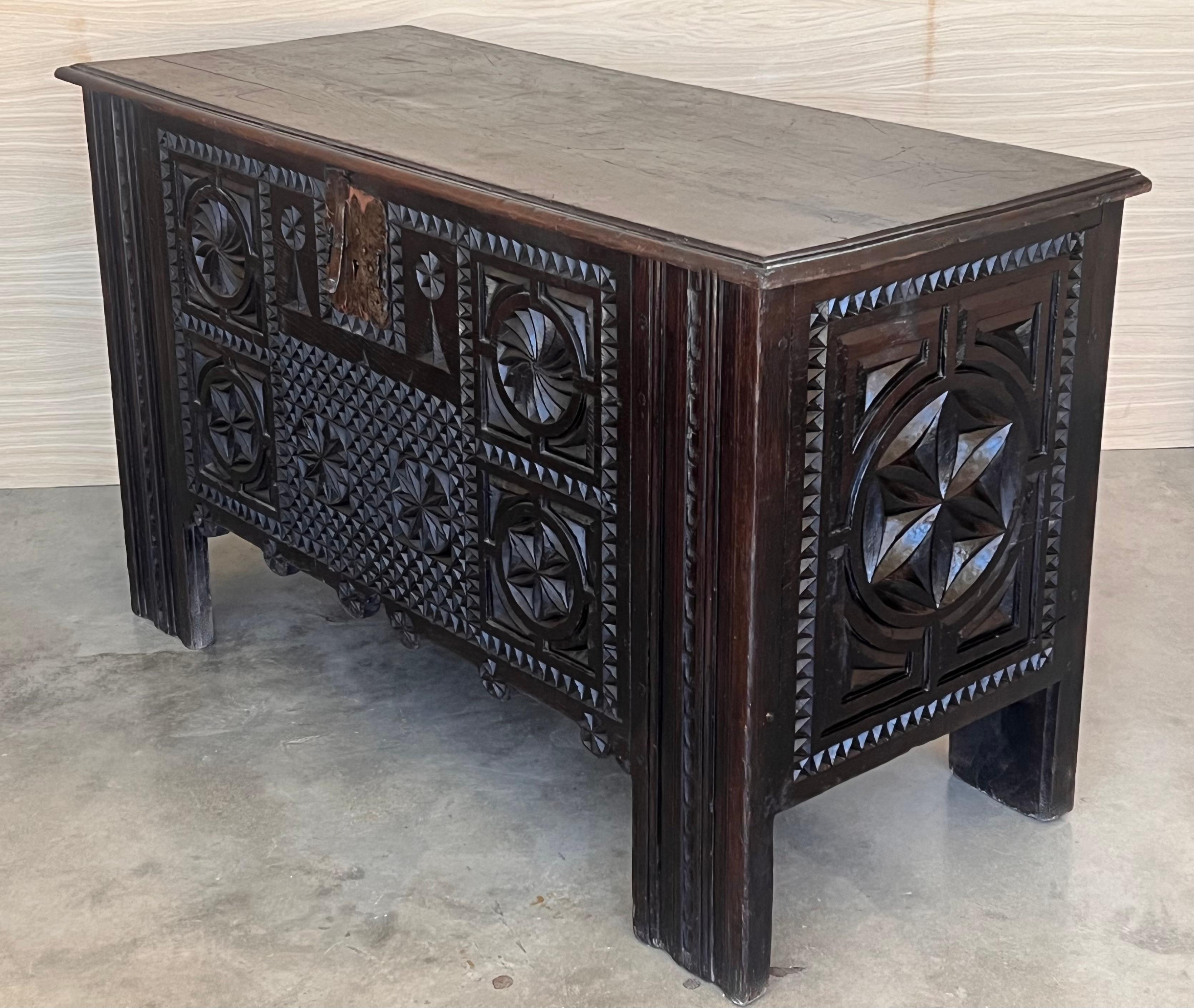 Antique Carved Walnut Large Kutxa Trunk from the Basque Country, Early 1800s In Good Condition For Sale In Miami, FL