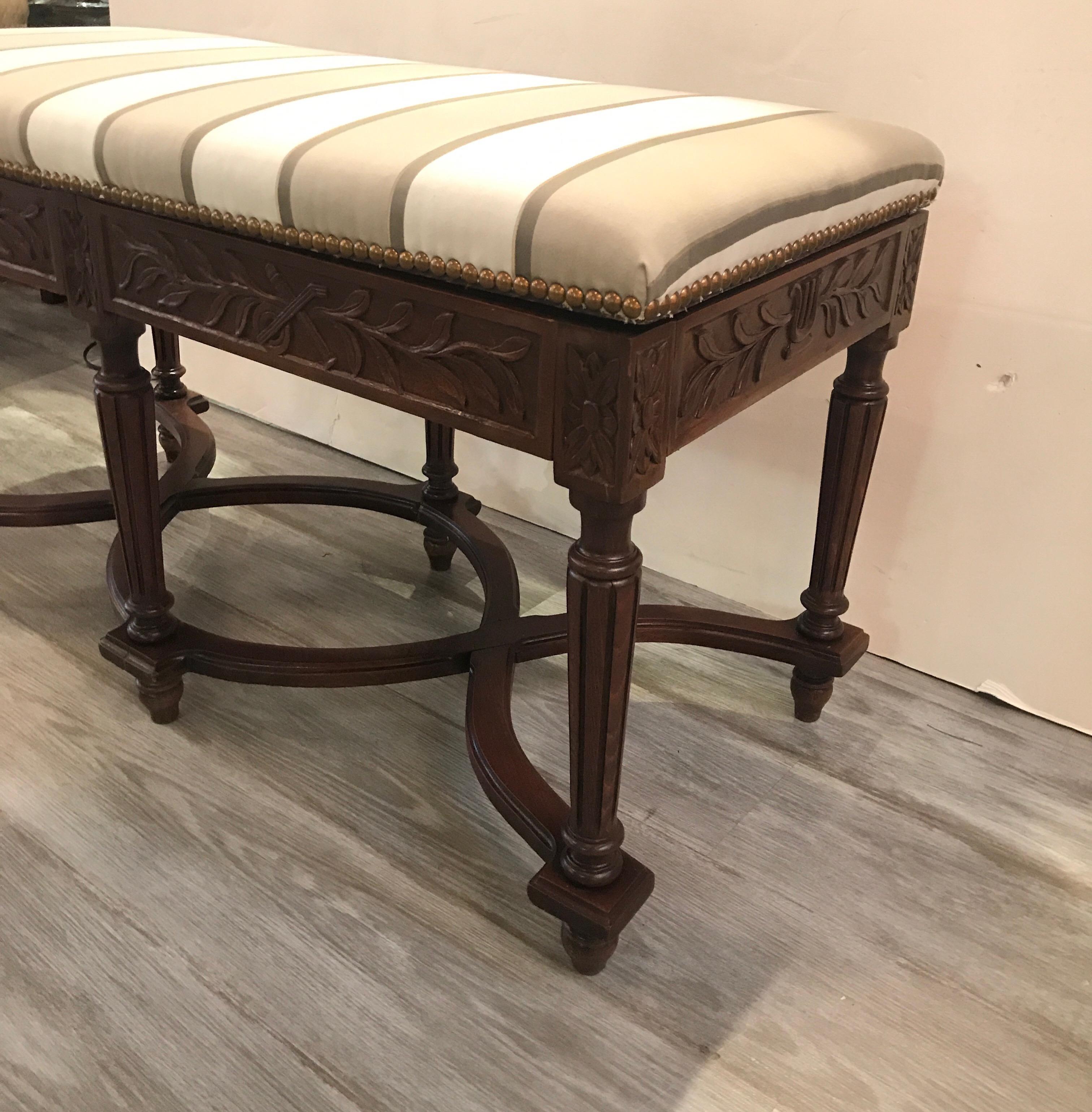 Antique Carved Walnut Piano Bench In Good Condition In Lambertville, NJ