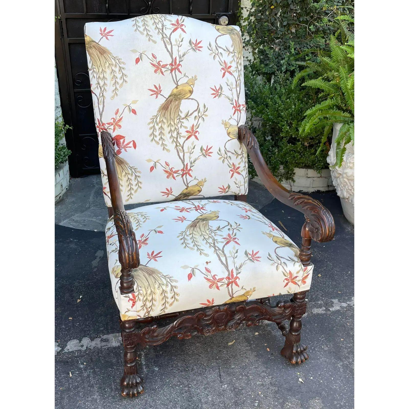Antique carved walnut throne chair with embroidered bird fabric. It features finely carved details and high quality fabric upholstery.

Additional information: 
Materials: fabric, walnut
Color: White
Period: 19th century
Styles: Italian,