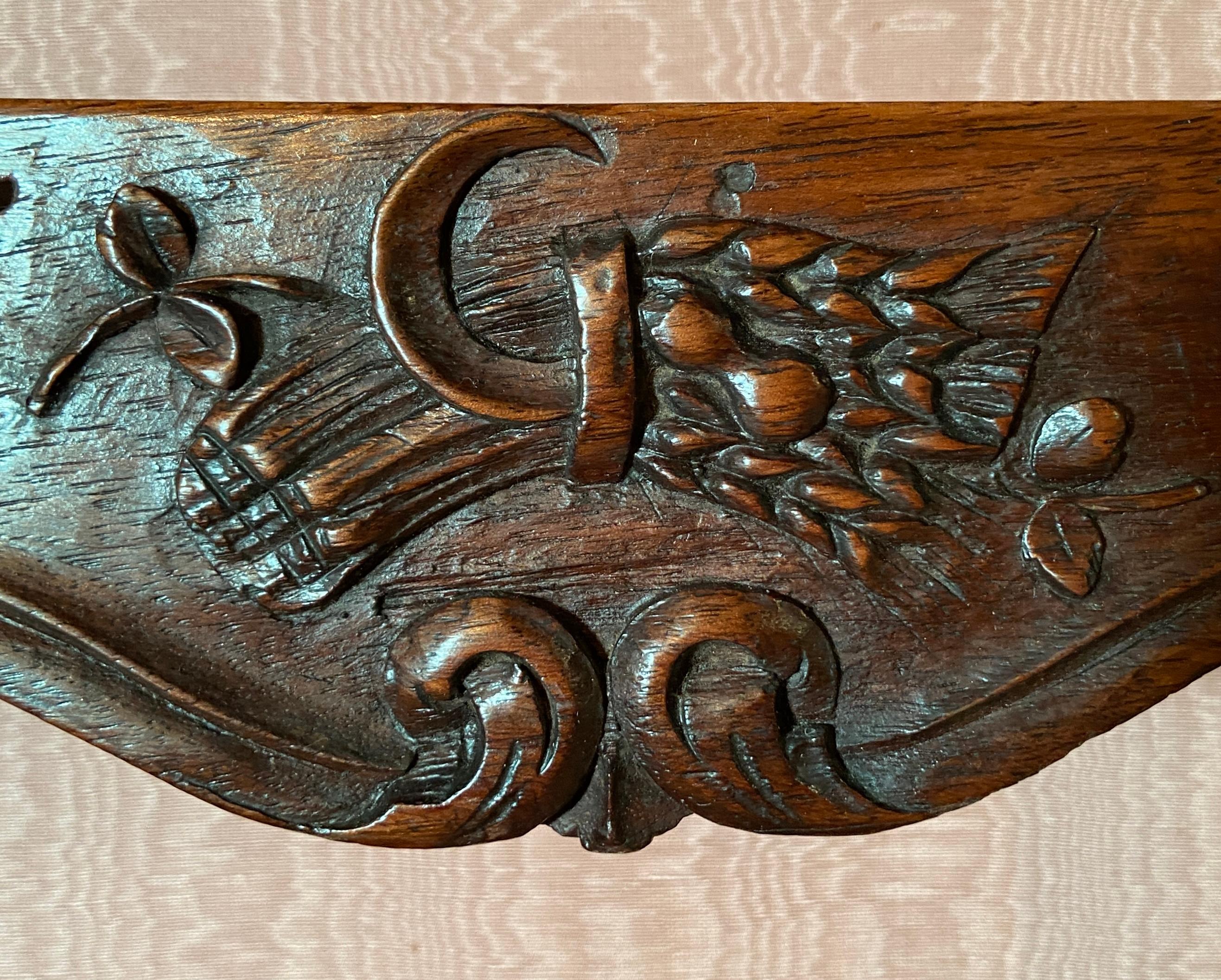 Antique Carved Walnut Wall-Mounted Spice Rack In Good Condition For Sale In New Orleans, LA