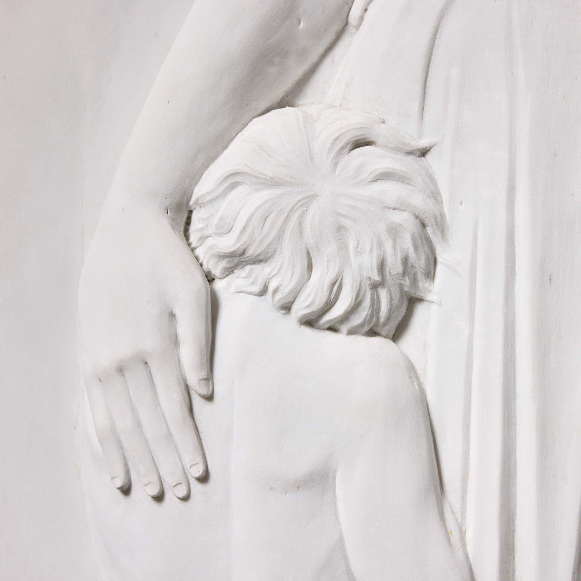 Anglais Ancienne plaque en marbre blanc statuaire sculpté en vente