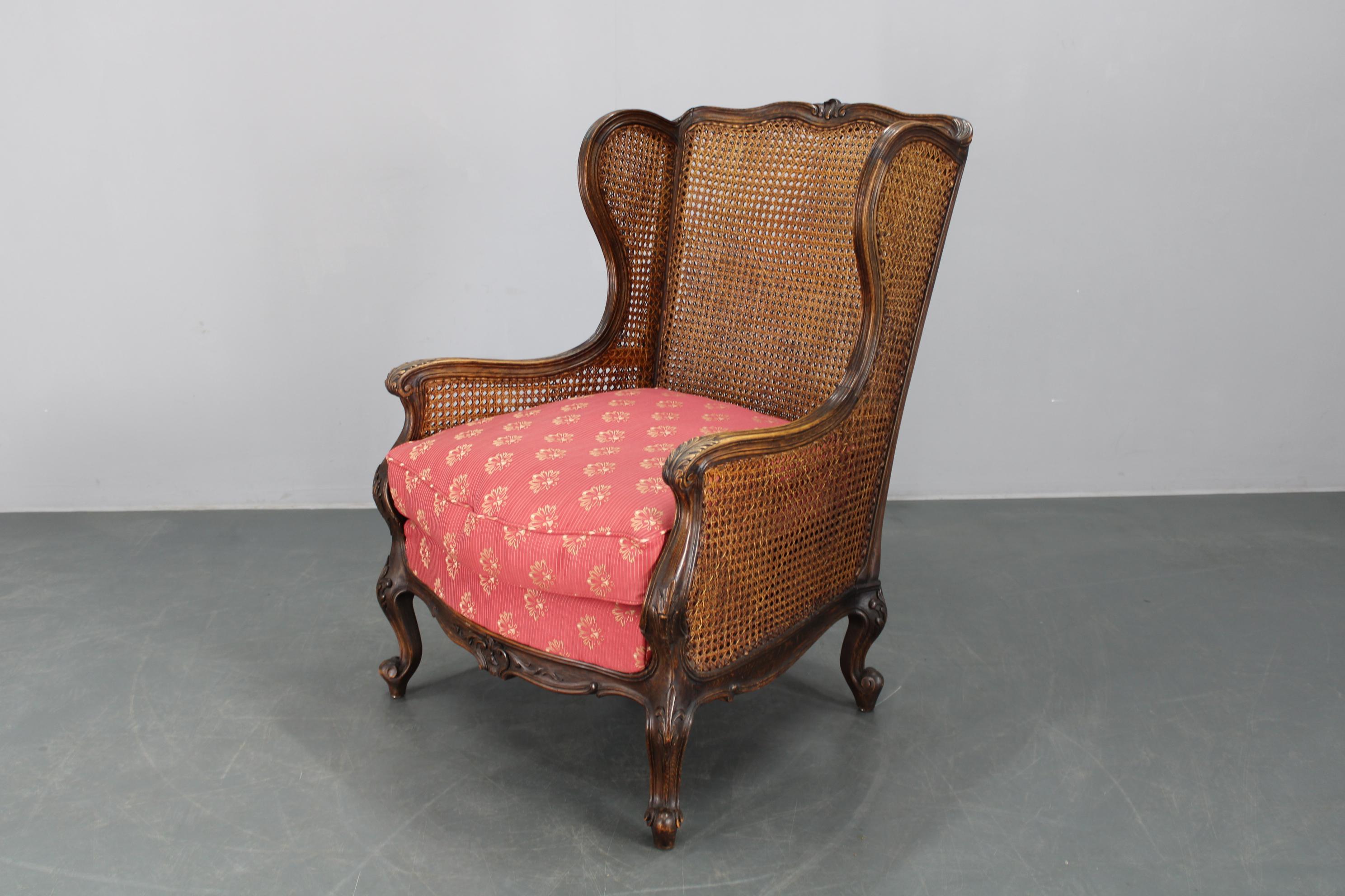 - Good original condition with some signs of age and use 
- Sturdy and Stable 
- reupholstered some time ago 
- Pillows filled with real feathers
- carved linden wood frame
- heigh of seat 56 cm