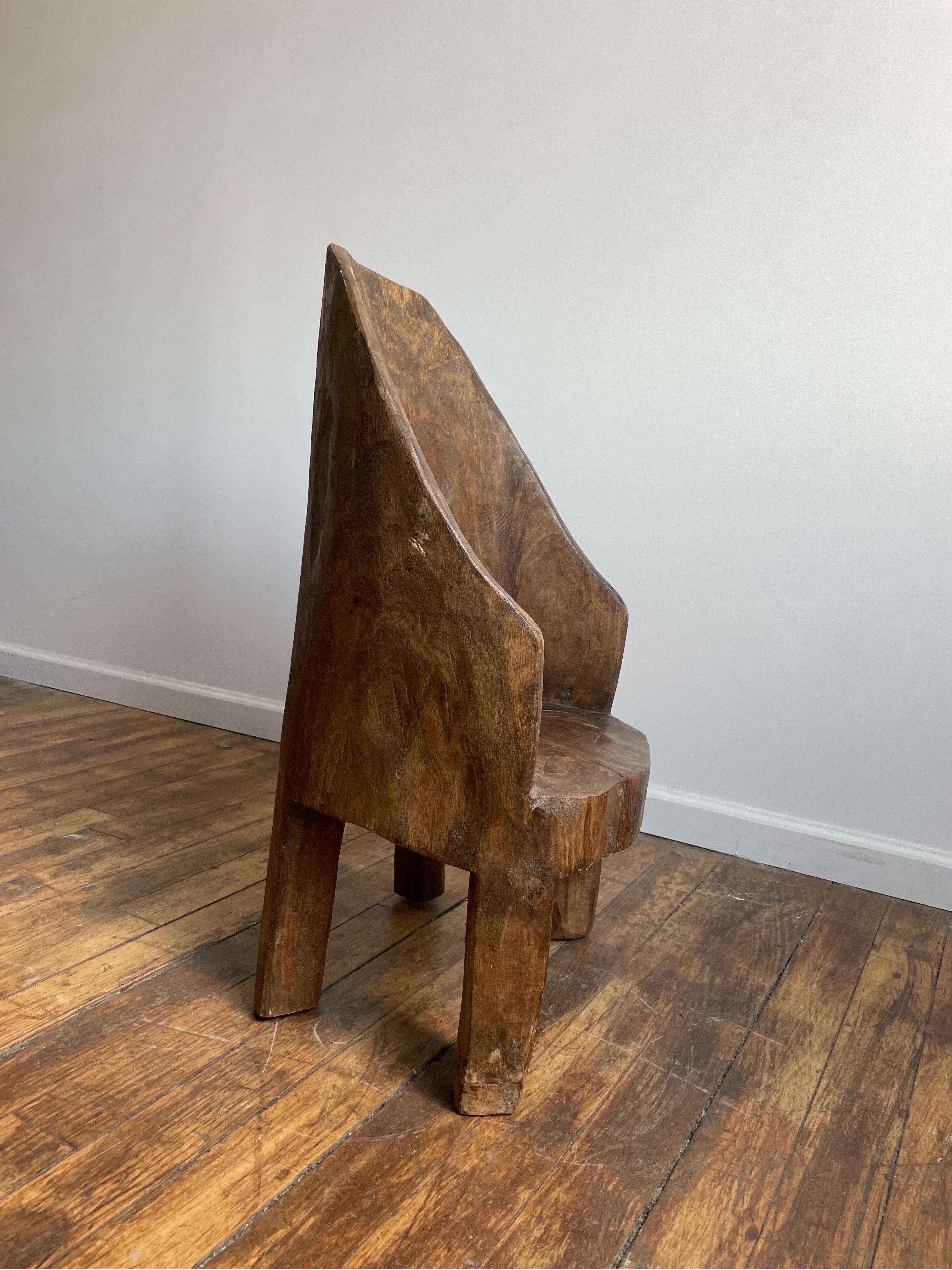Chaise ancienne en bois sculpté n°1  Bon état - En vente à New York, NY