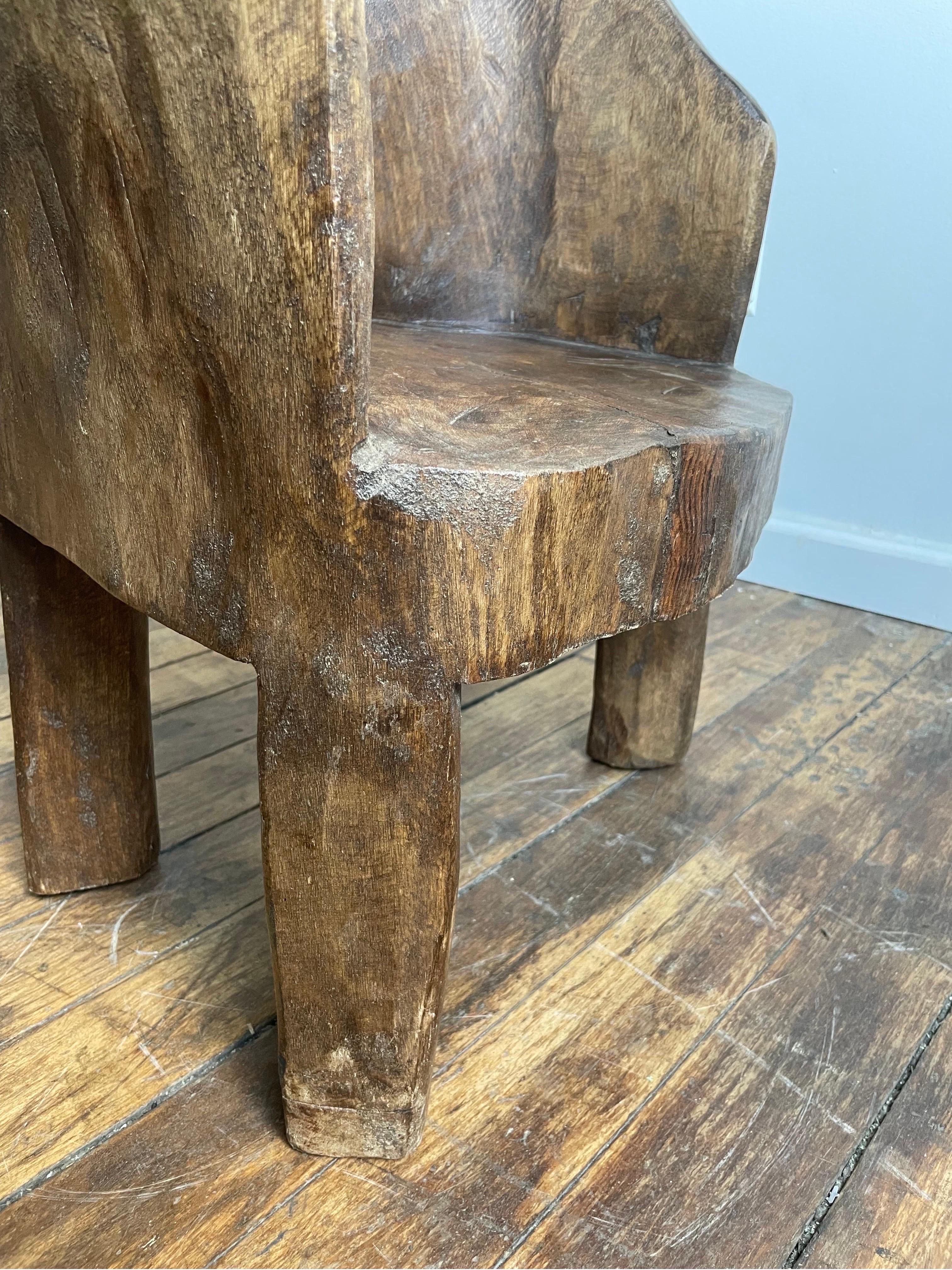 20ième siècle Chaise ancienne en bois sculpté n°1  en vente