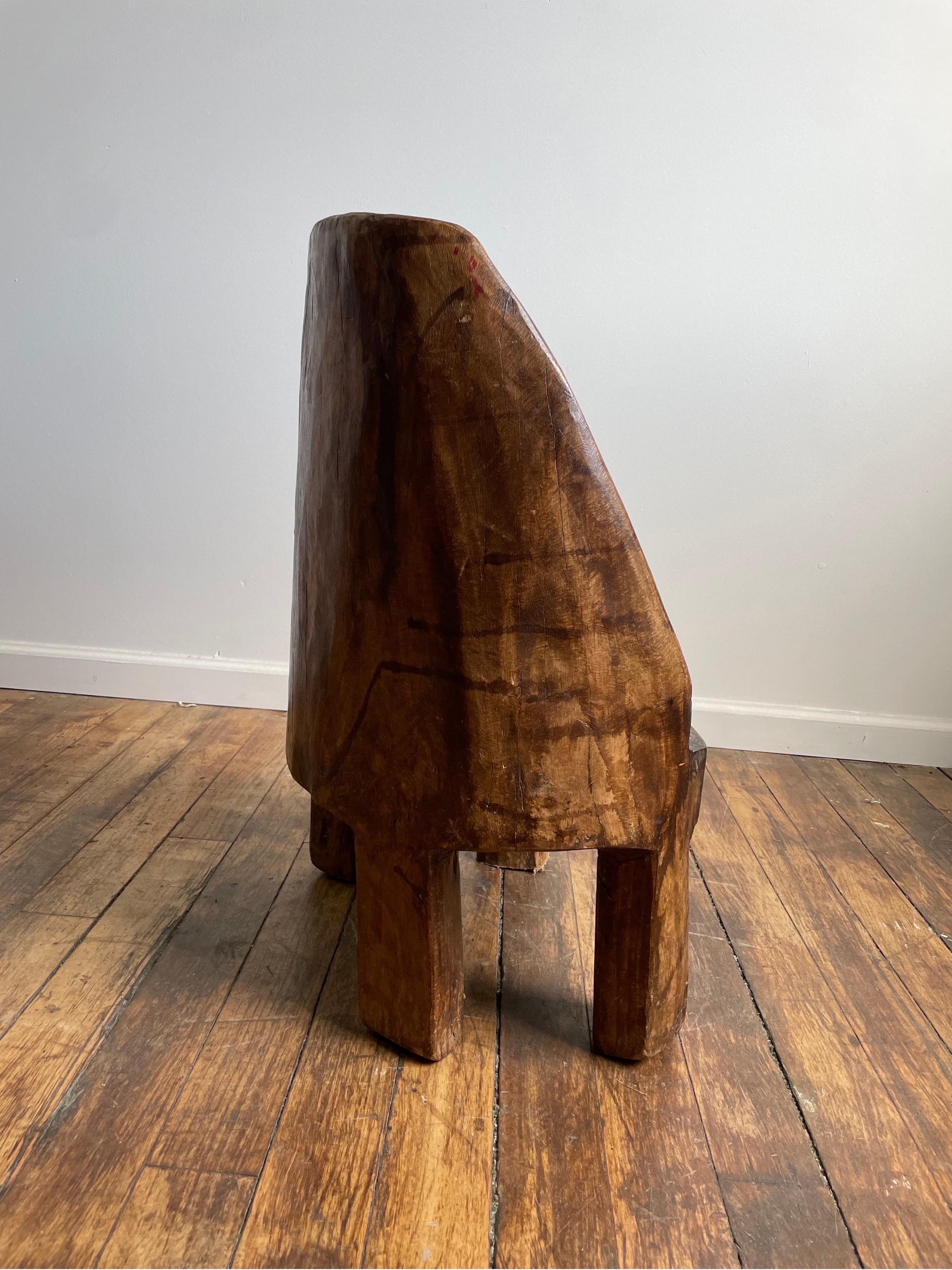 Sculpté Chaise ancienne en bois sculpté n° 2 en vente
