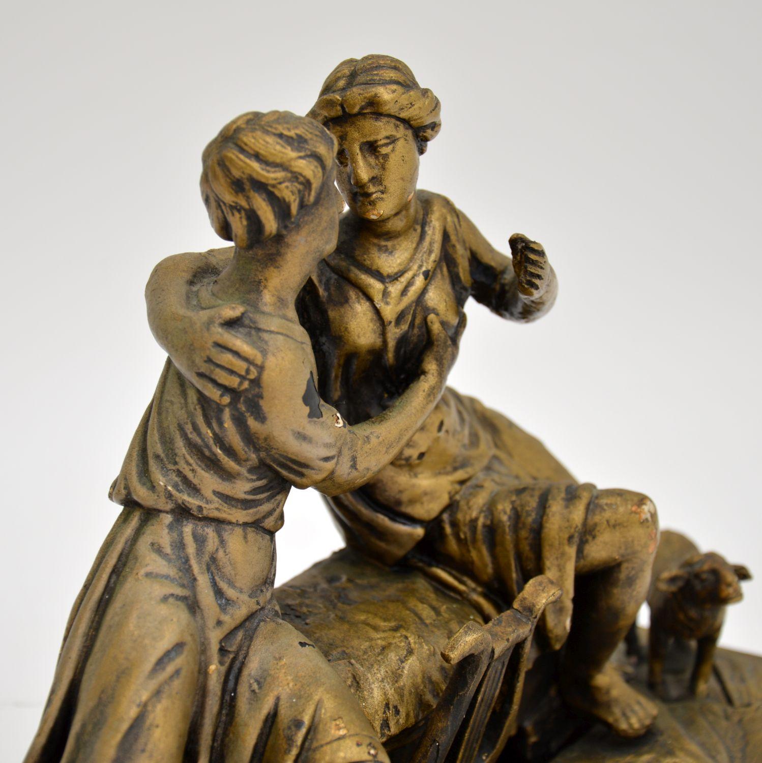 Escultura Clásica Antigua de Madera Tallada en venta 1
