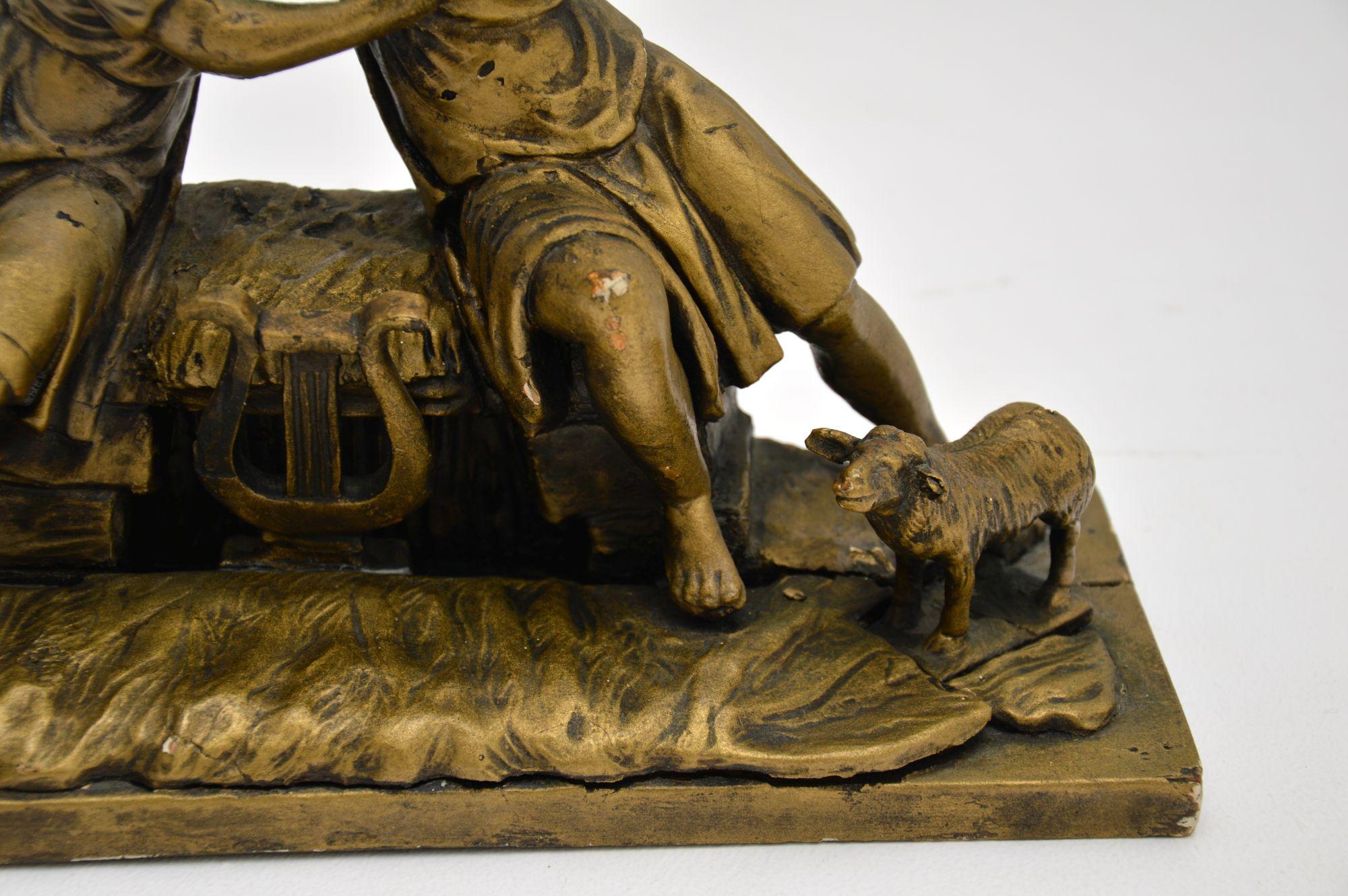 Sculpture classique en bois sculpté antique en vente 1