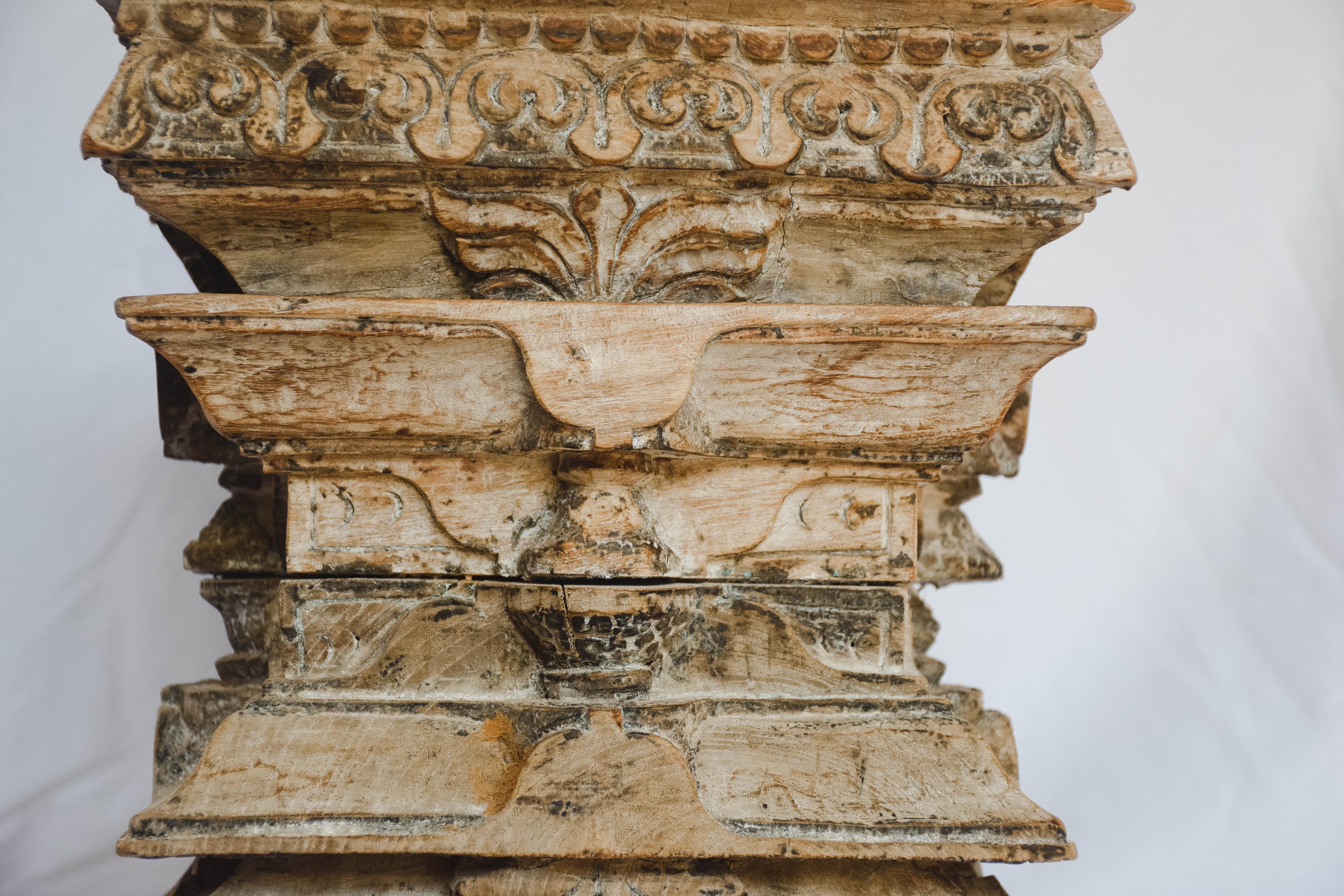 Antique Carved Wood Column Capital In Good Condition In Houston, TX