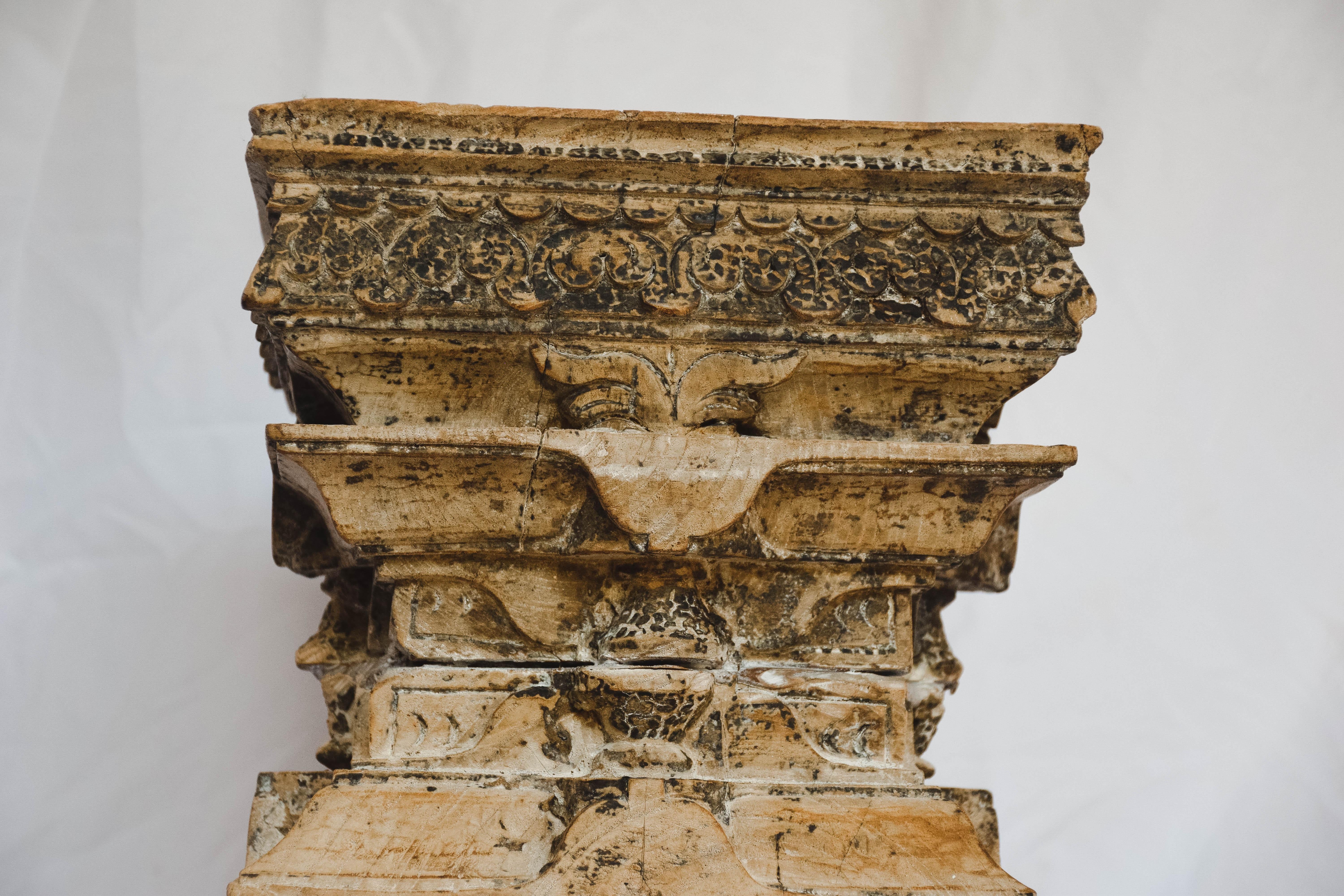 Antique Carved Wood Column Capital In Good Condition In Houston, TX