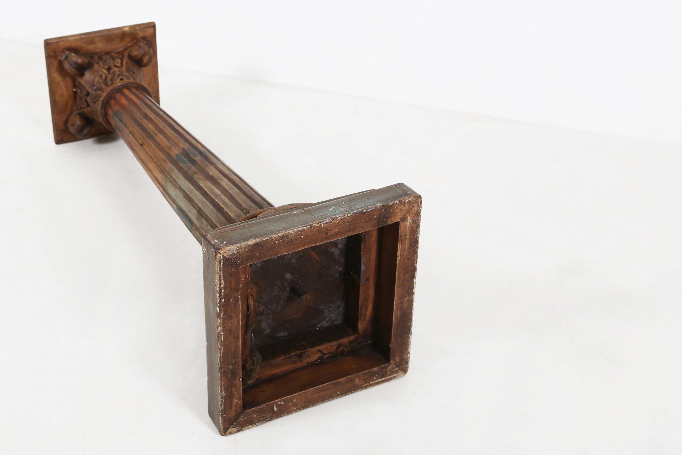 Columna o pedestal corintio antiguo de madera tallada, Francia ca. 1890 Francés en venta