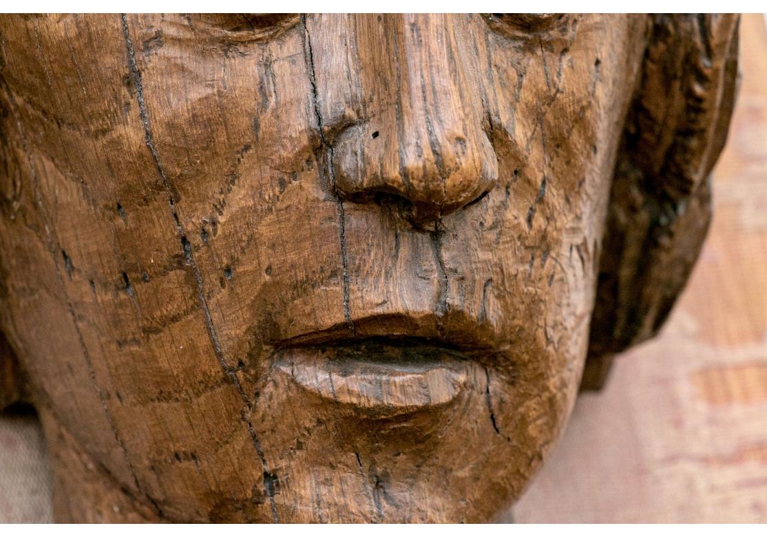 Antiquités - Tête d'homme en bois sculpté montée sur panneau 3