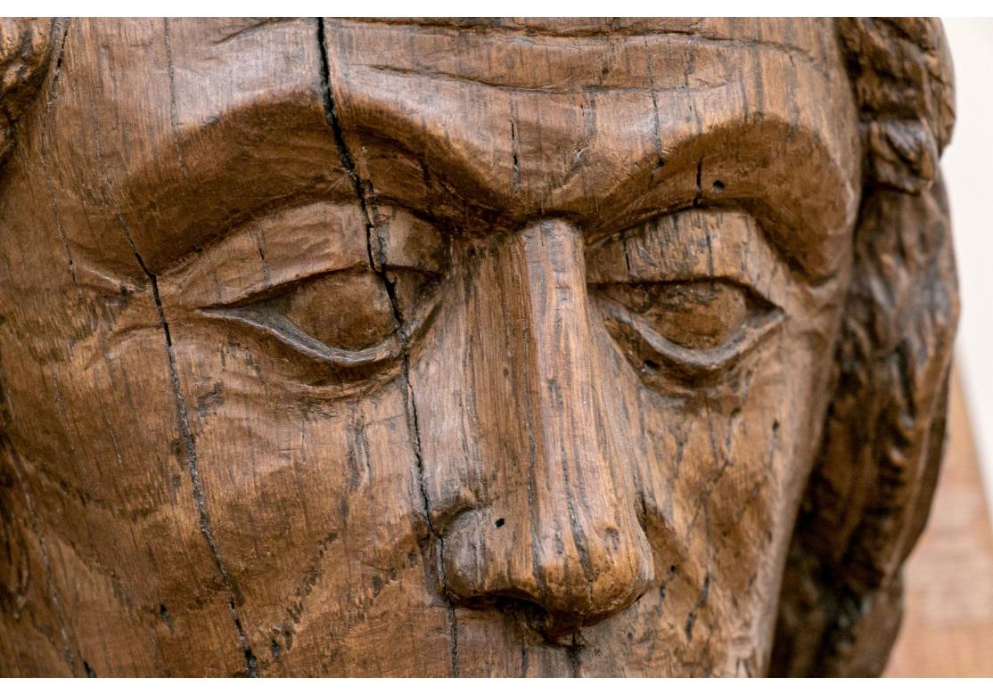 XIXe siècle Antiquités - Tête d'homme en bois sculpté montée sur panneau