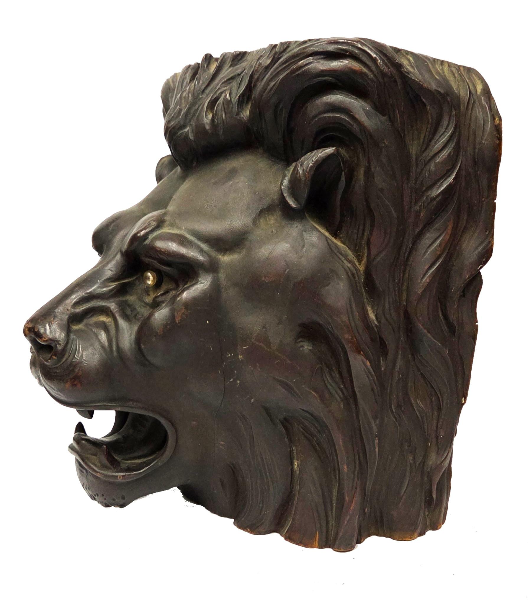 Americano Antica testa di leone in legno intagliato proveniente da un bar di Manhattan, 1880-1890 ca. in vendita