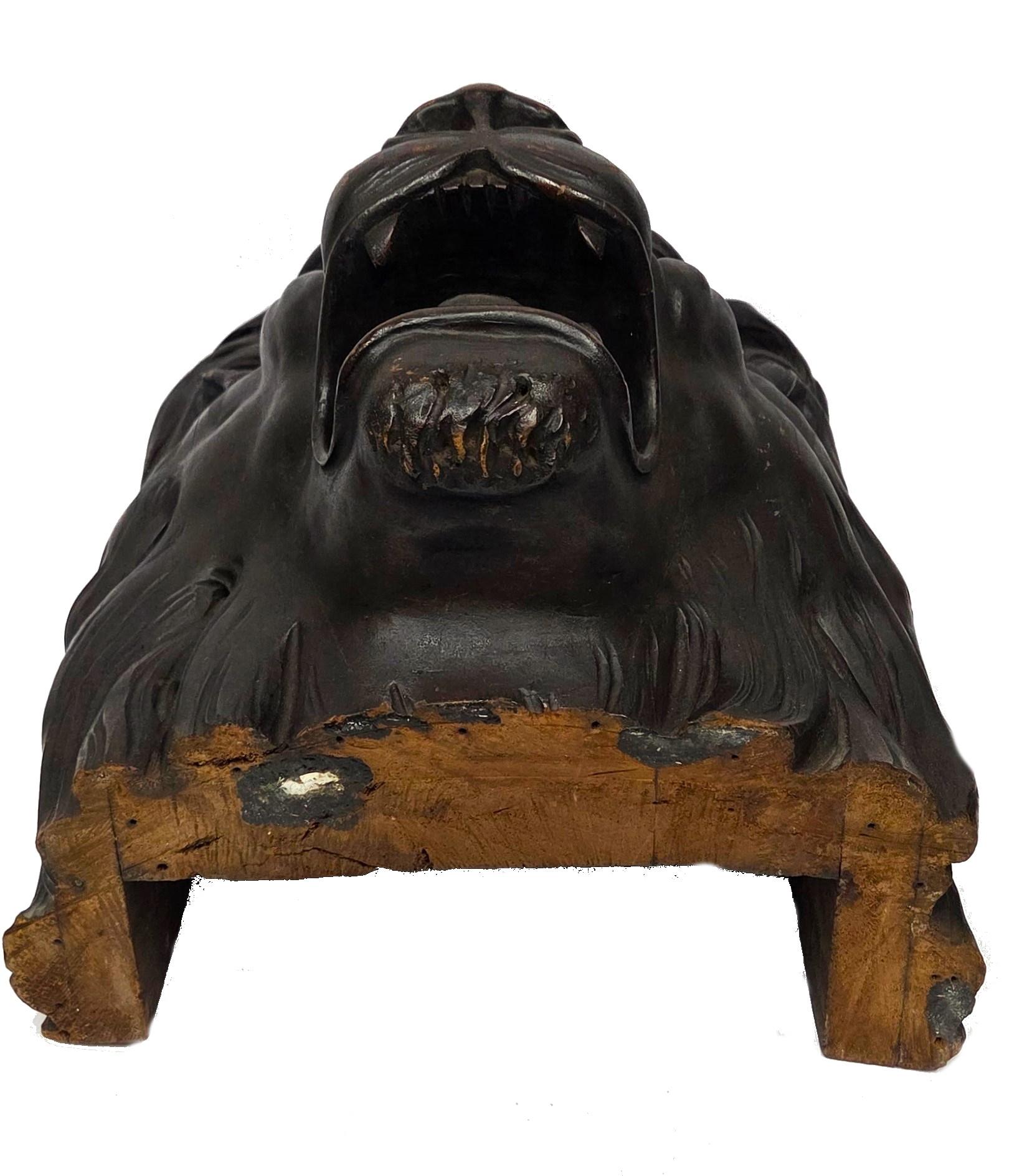 Fine XIX secolo Antica testa di leone in legno intagliato proveniente da un bar di Manhattan, 1880-1890 ca. in vendita