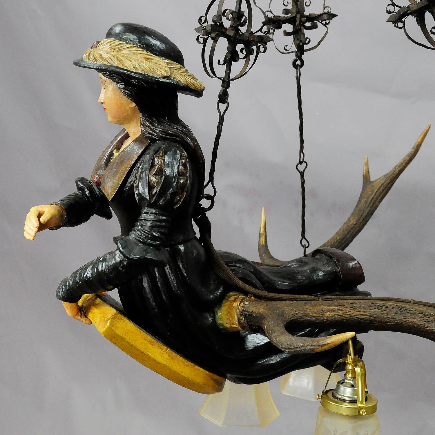 Antique Carved Wood Lusterweibchen of a Victorian Lady In Good Condition In Berghuelen, DE