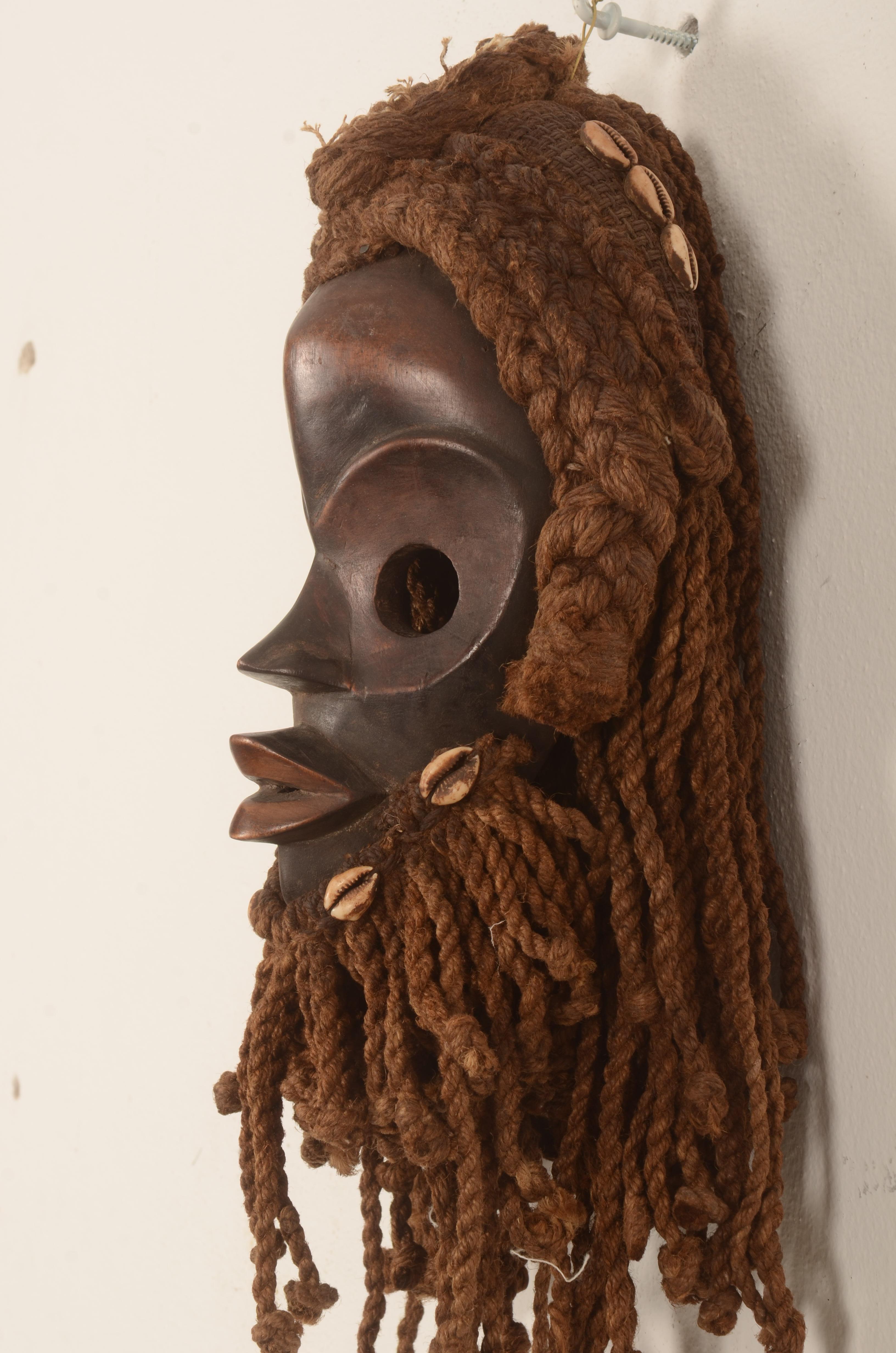 Antique Carved Wood Mask In Good Condition For Sale In Vienna, AT