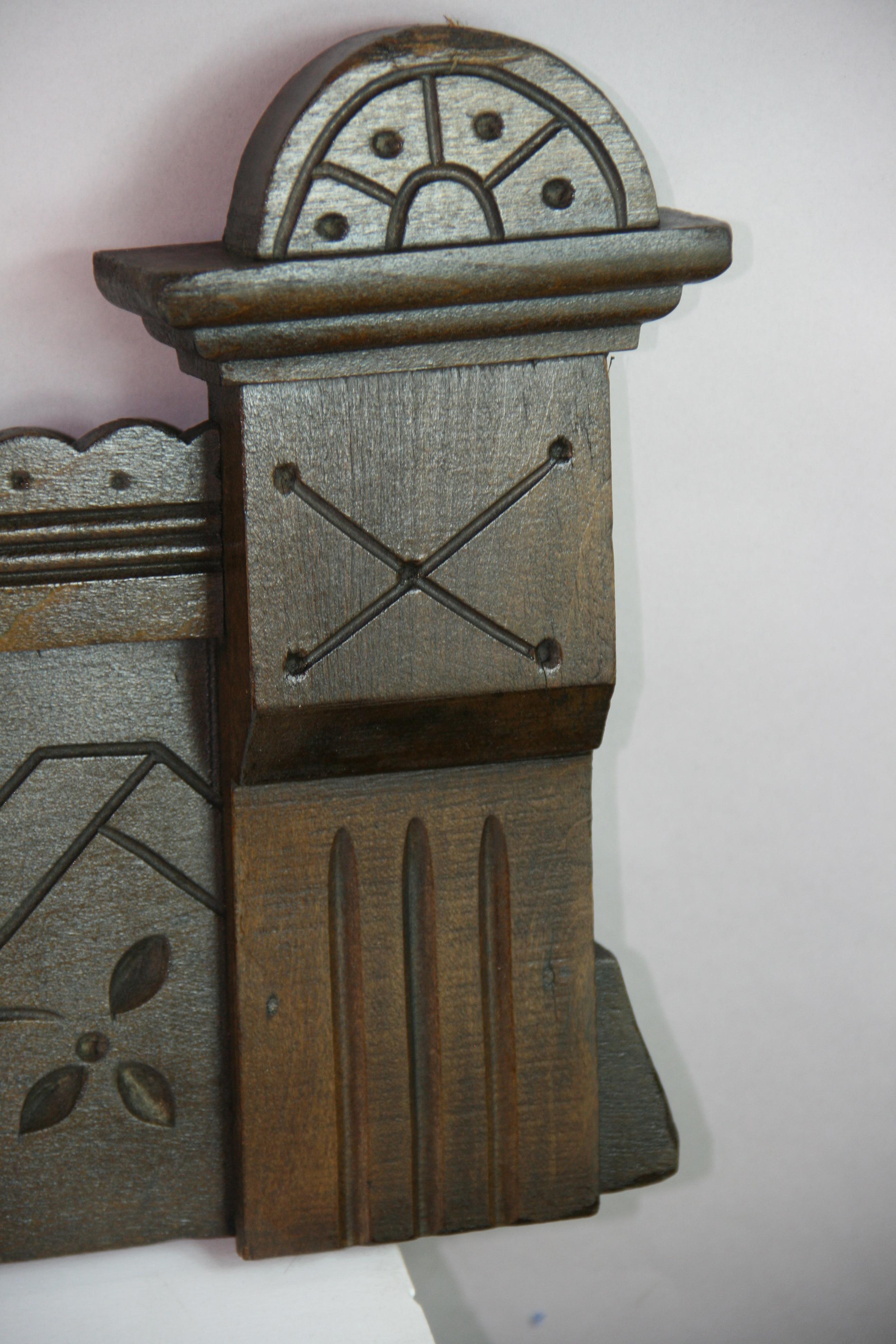 Antique Carved Wood Overdoor Architectural Element im Angebot 7