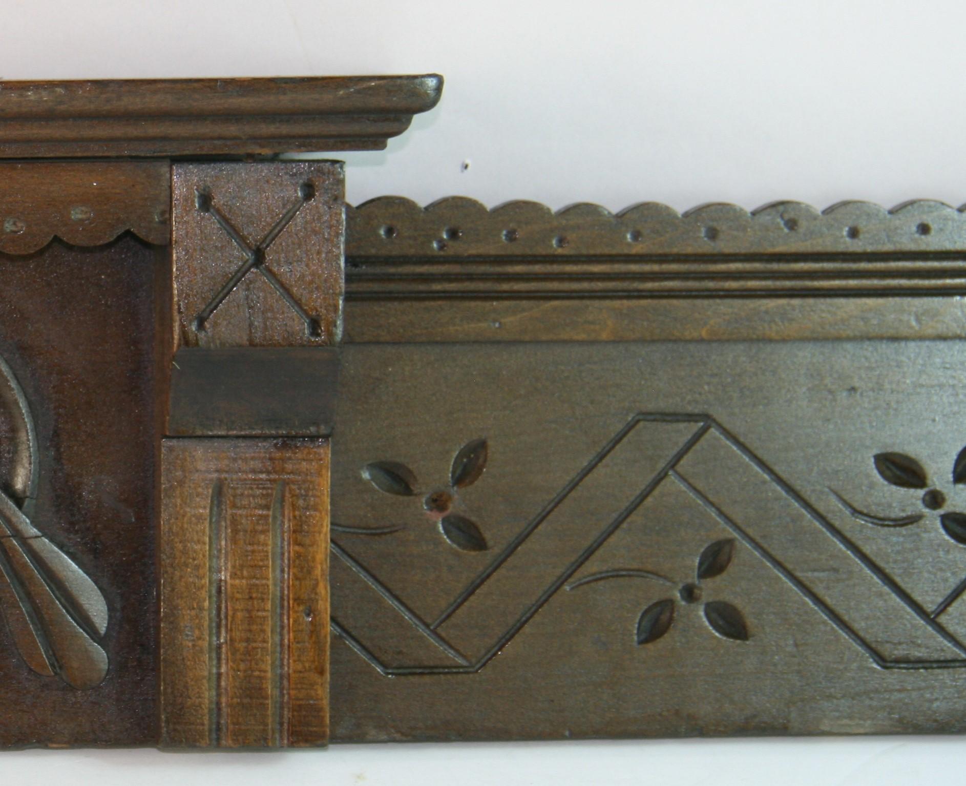 Antique Carved Wood Overdoor Architectural Element (Hartholz) im Angebot