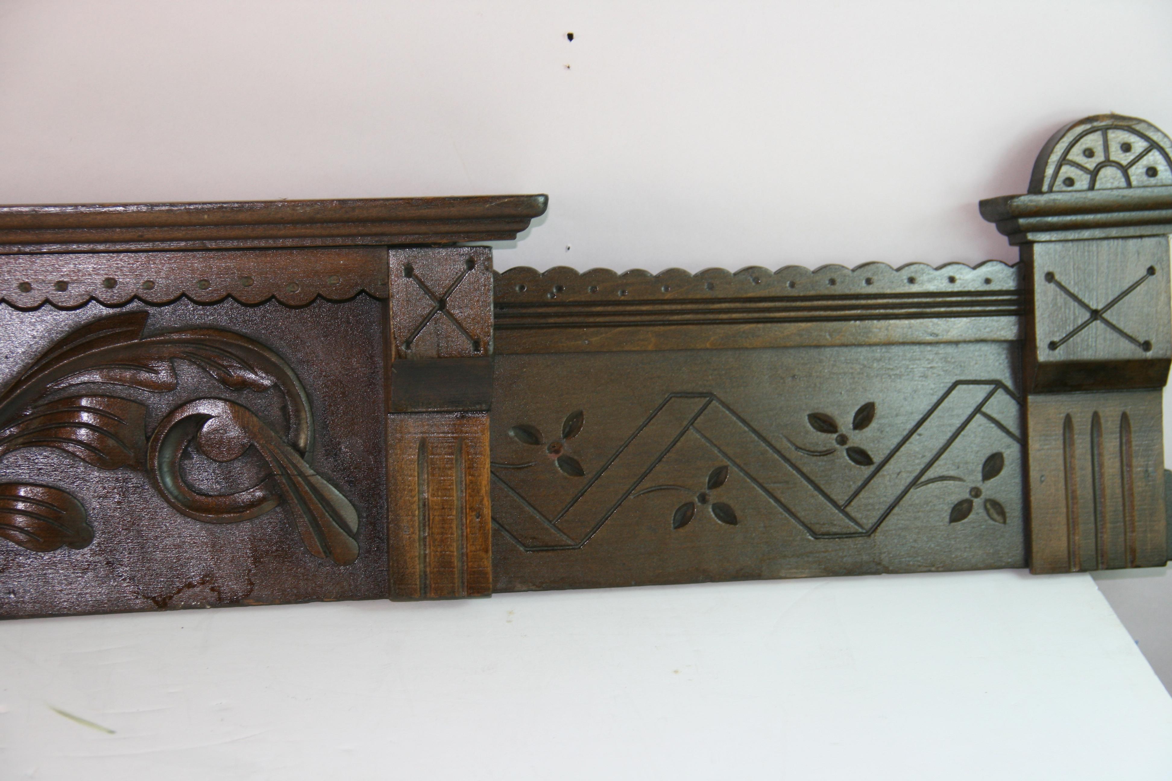 Antique Carved Wood Overdoor Architectural Element im Angebot 1