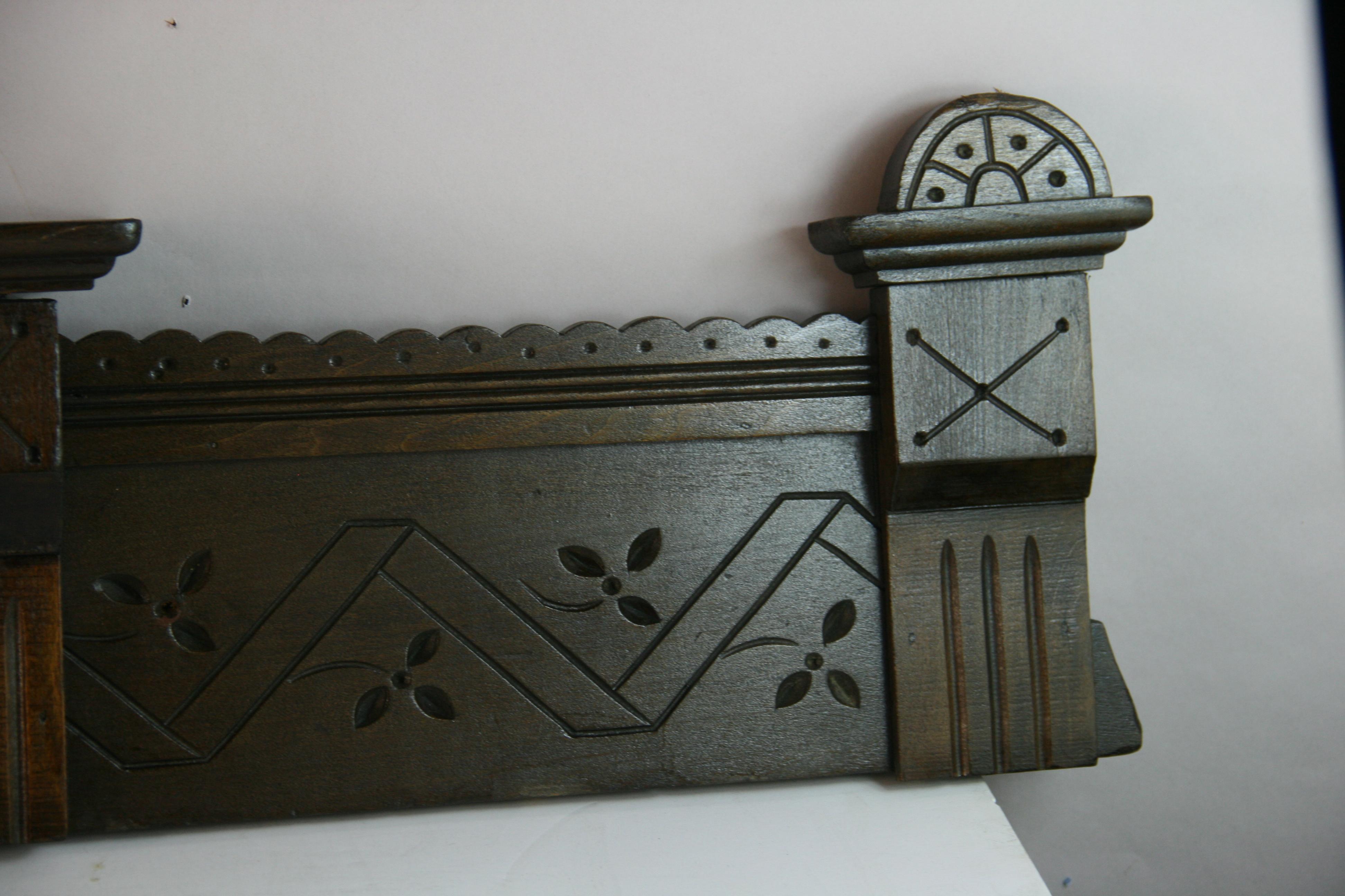 Antique Carved Wood Overdoor Architectural Element im Angebot 2