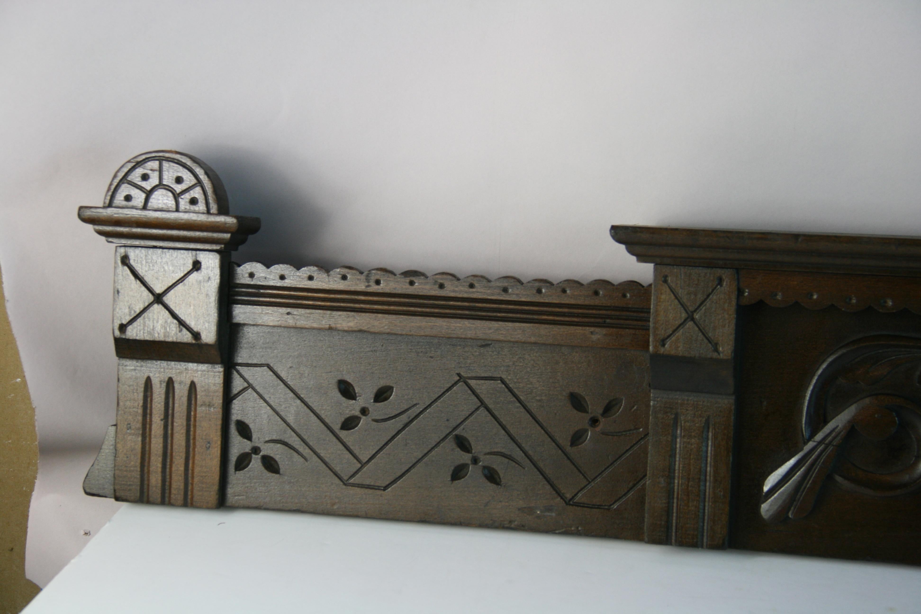 Antique Carved Wood Overdoor Architectural Element im Angebot 3