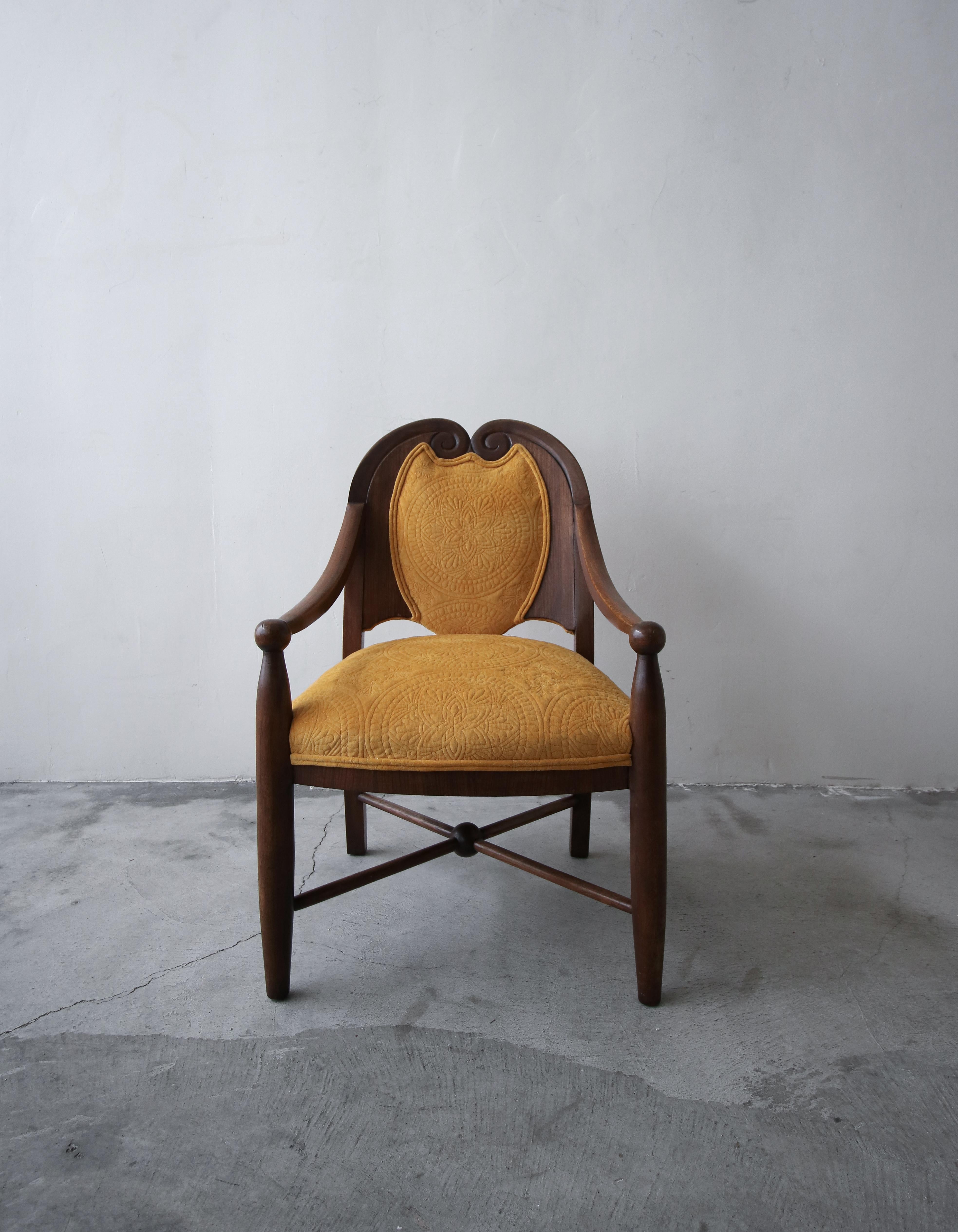 Antiker geschnitzter Parlor-Beistellstuhl aus Holz (20. Jahrhundert) im Angebot