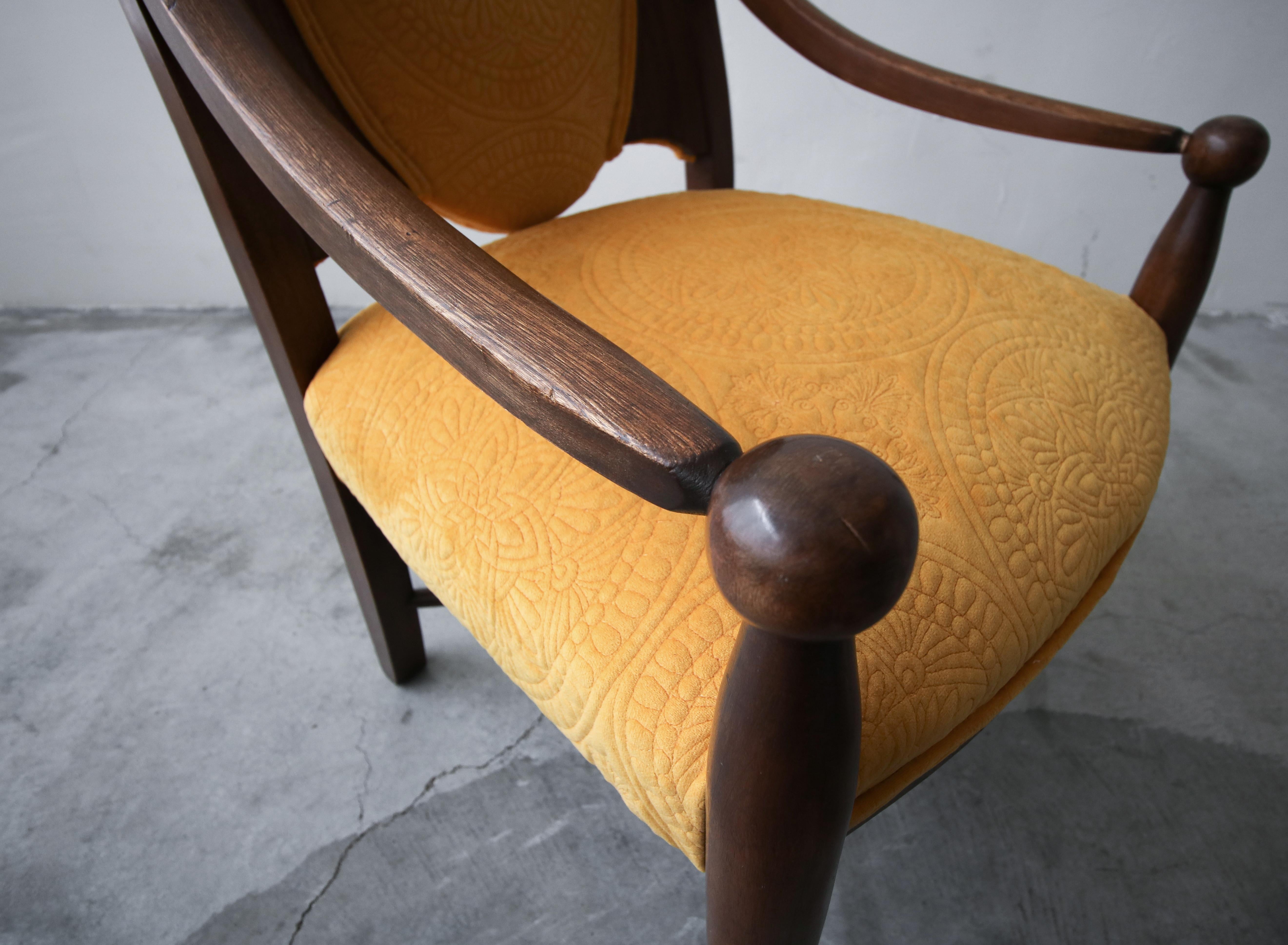 Antiker geschnitzter Parlor-Beistellstuhl aus Holz im Angebot 3
