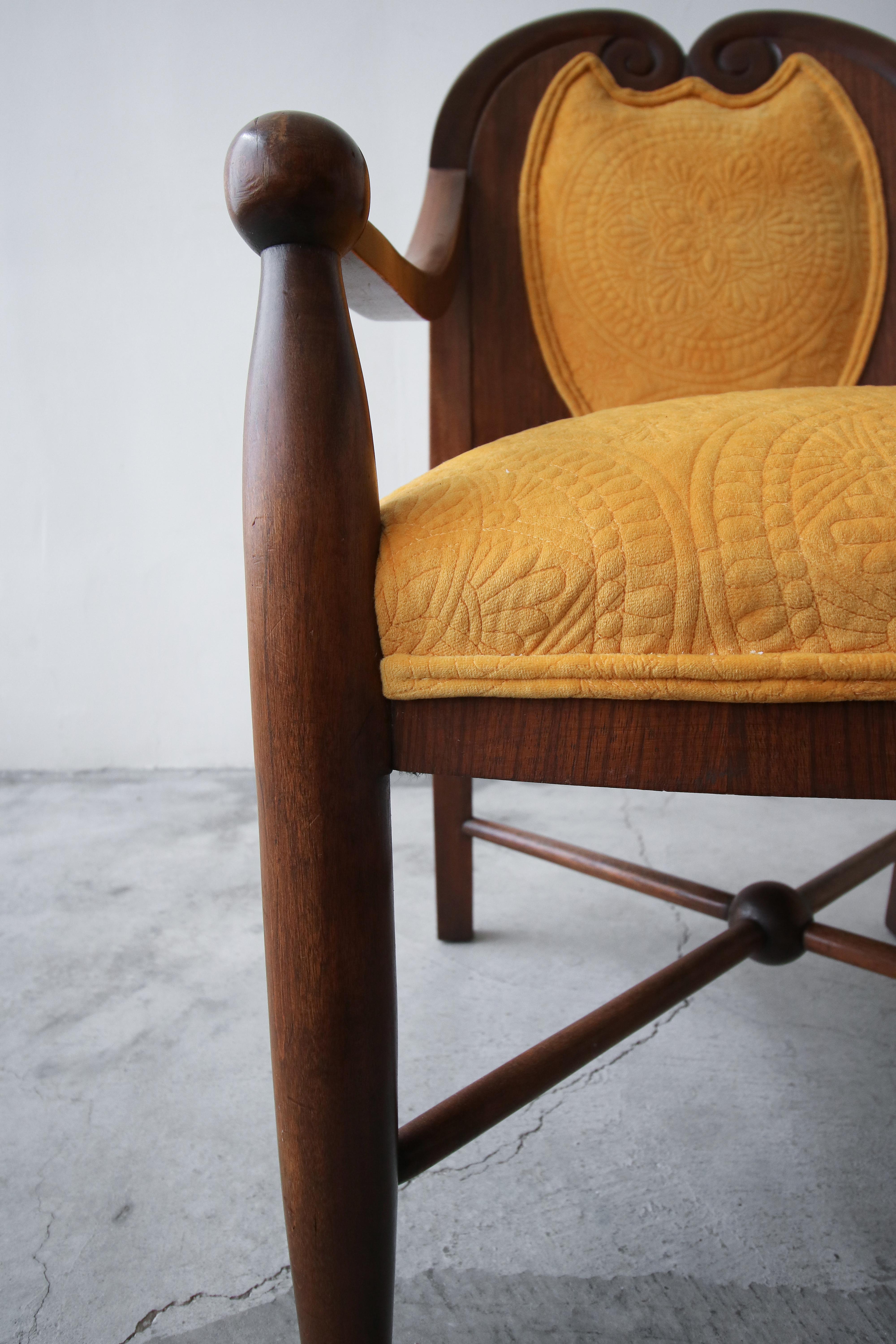 Antiker geschnitzter Parlor-Beistellstuhl aus Holz im Angebot 4