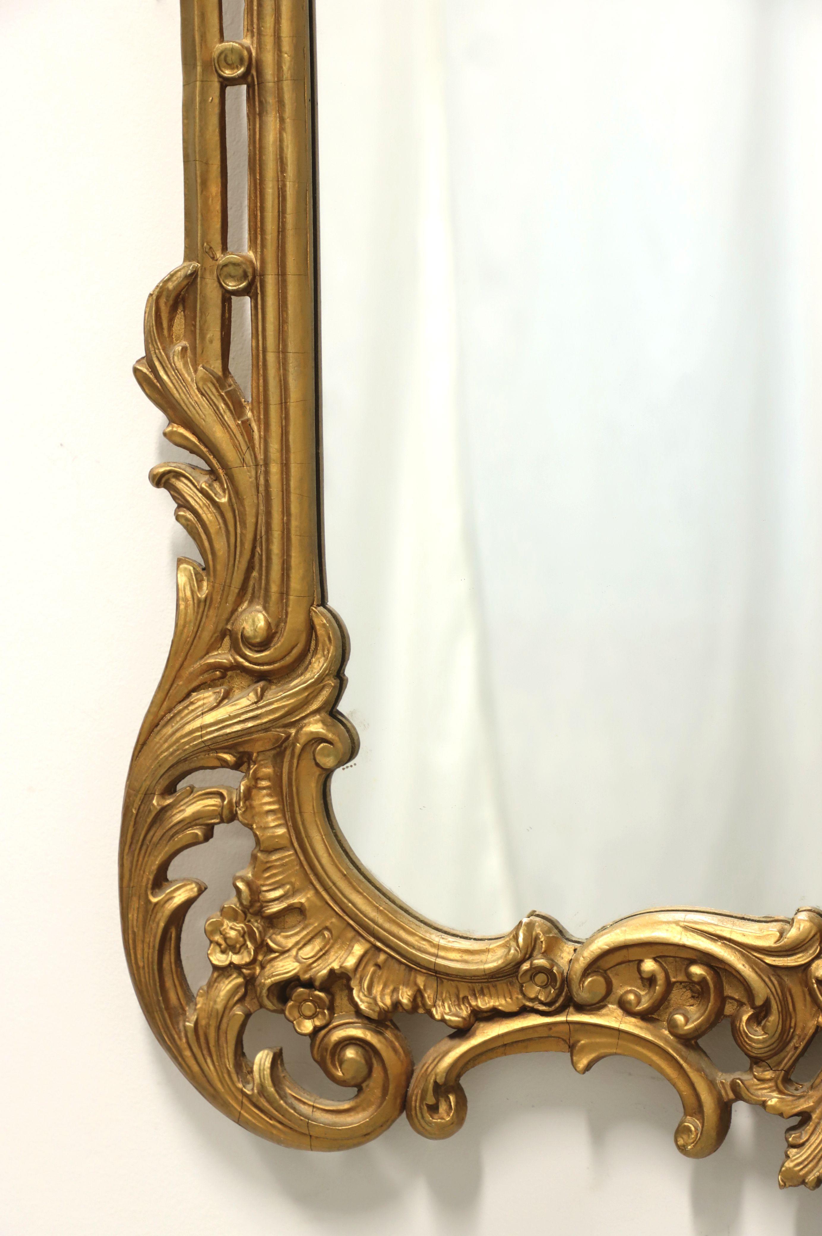 Antiker geschnitzter Holz Regency Stil Gold Wandspiegel (Spiegel) im Angebot