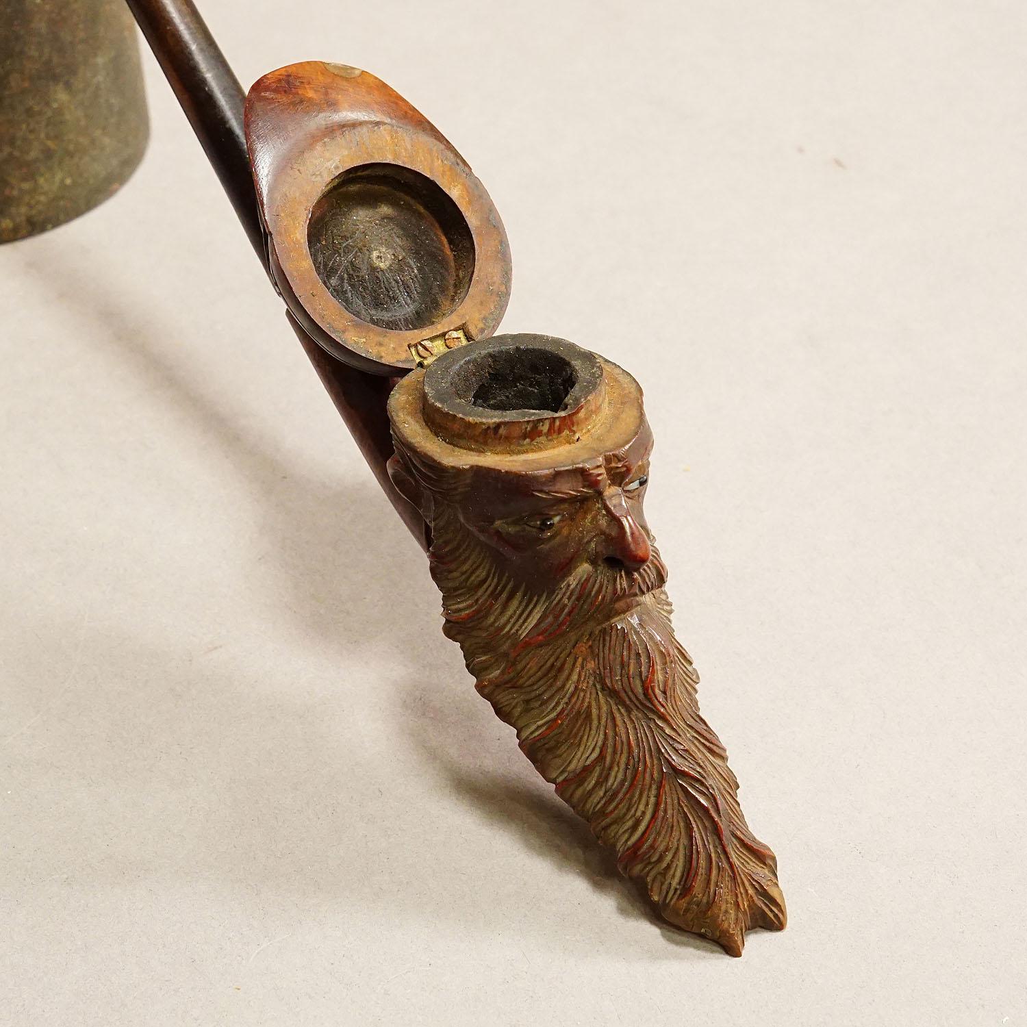 Antique Carved Wood Tobacco Pipe with Soldier Head In Good Condition For Sale In Berghuelen, DE