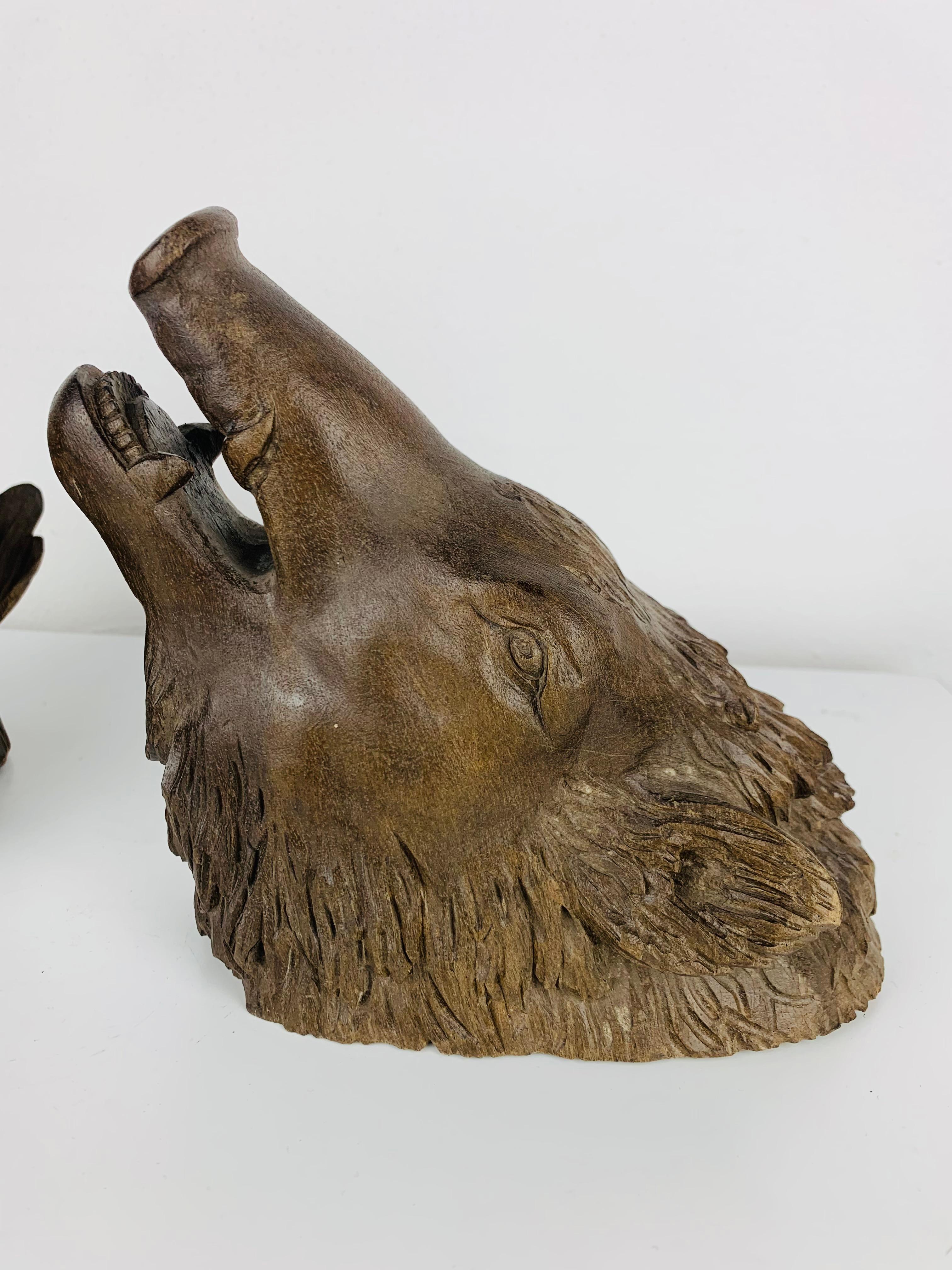 Legno Antica testa di lupo e di cinghiale in legno intagliato, sculture in legno, arte popolare in vendita