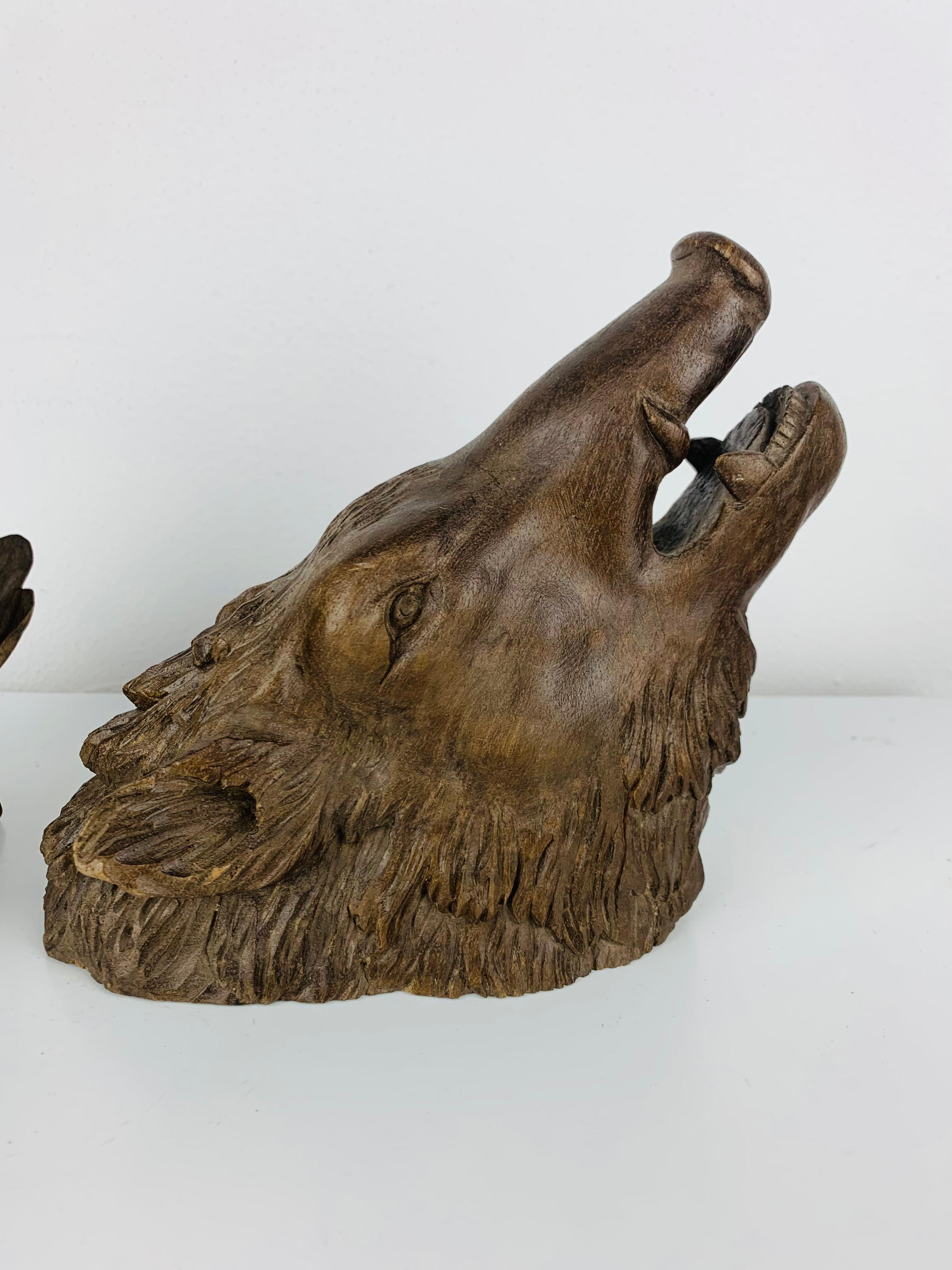 Antica testa di lupo e di cinghiale in legno intagliato, sculture in legno, arte popolare in vendita 2