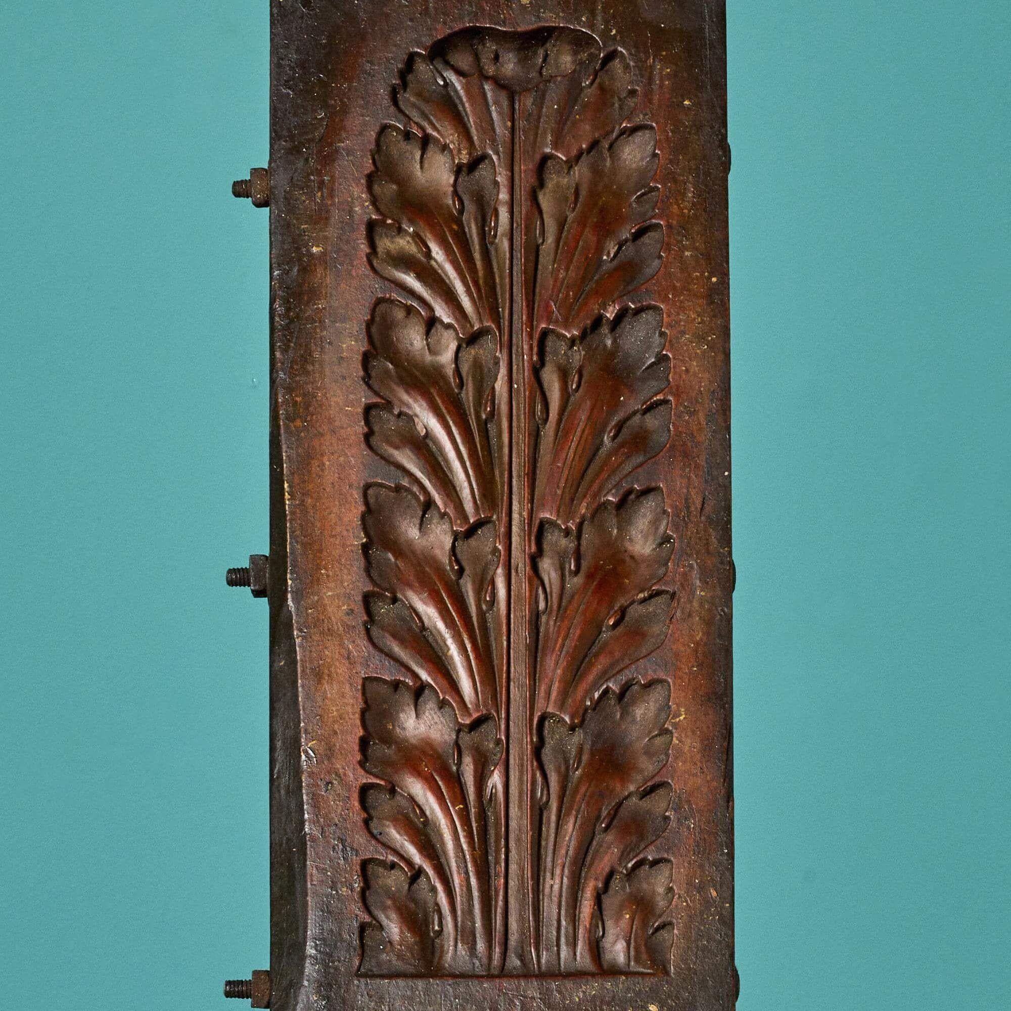 Victorien Moule à Acanthus ancien en bois sculpté Ex. Collection Tucker en vente