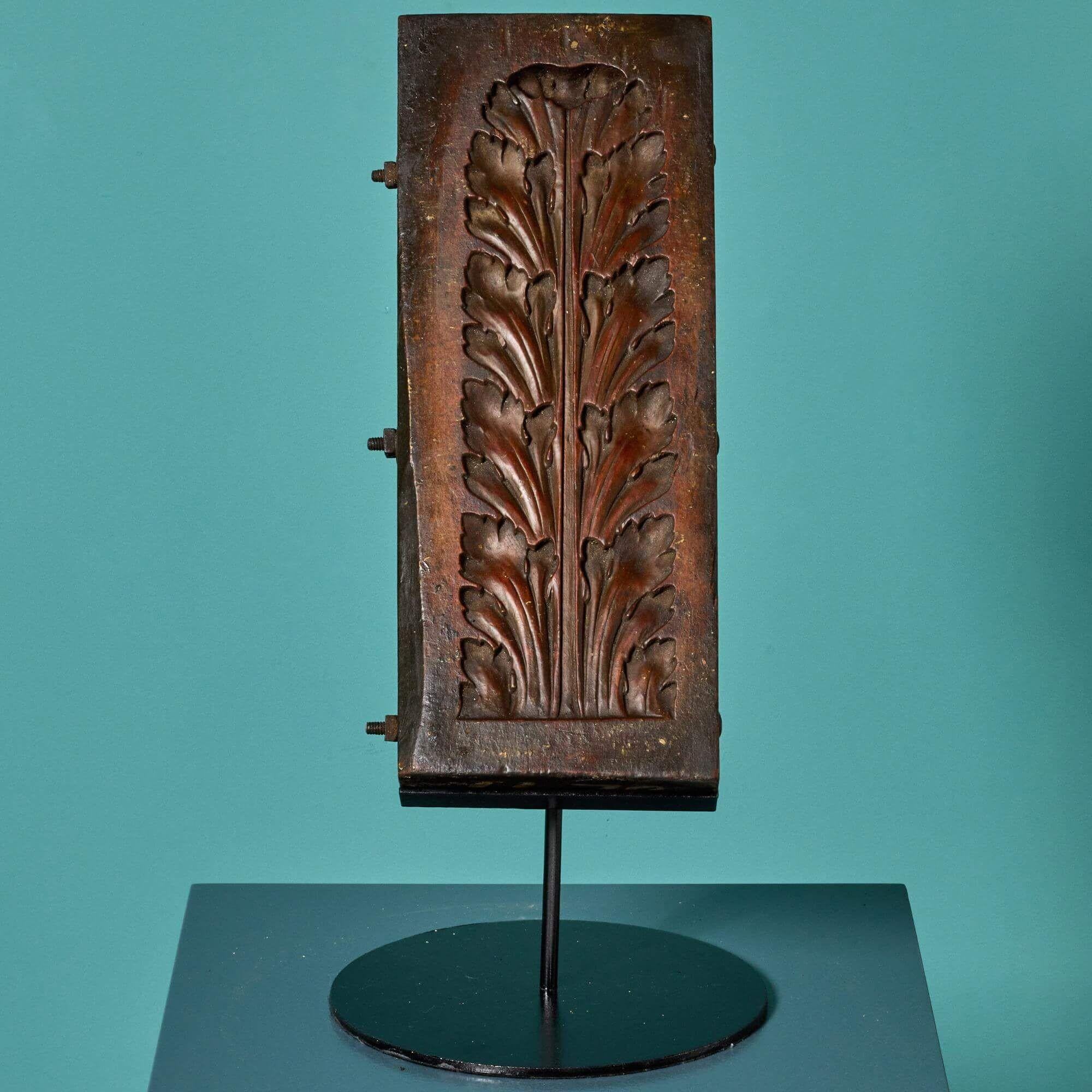 Anglais Moule à Acanthus ancien en bois sculpté Ex. Collection Tucker en vente