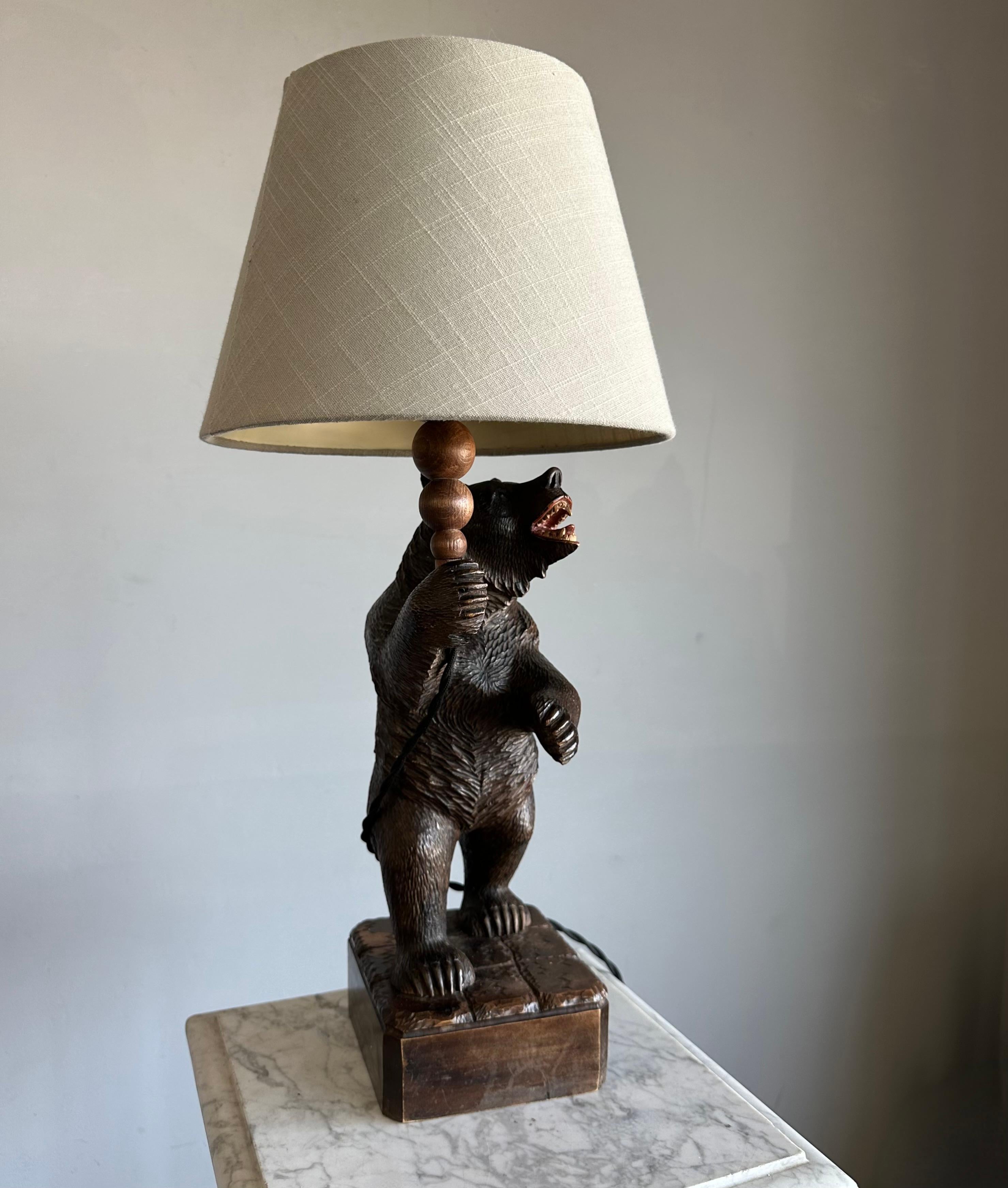 Beautiful quality and perfect condition bear desk lamp. 

If you are a collector of rare, very good quality and highly decorative Black Forest bear sculptures then this fine specimen could be flying your way soon. This perfectly balanced and hand