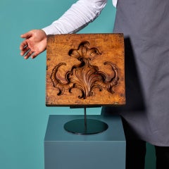 Antiguo molde de cartela de madera tallada Ex. Colección Tucker