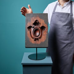 Ancien cartouche en bois sculpté, moulé ex. Collection Tucker