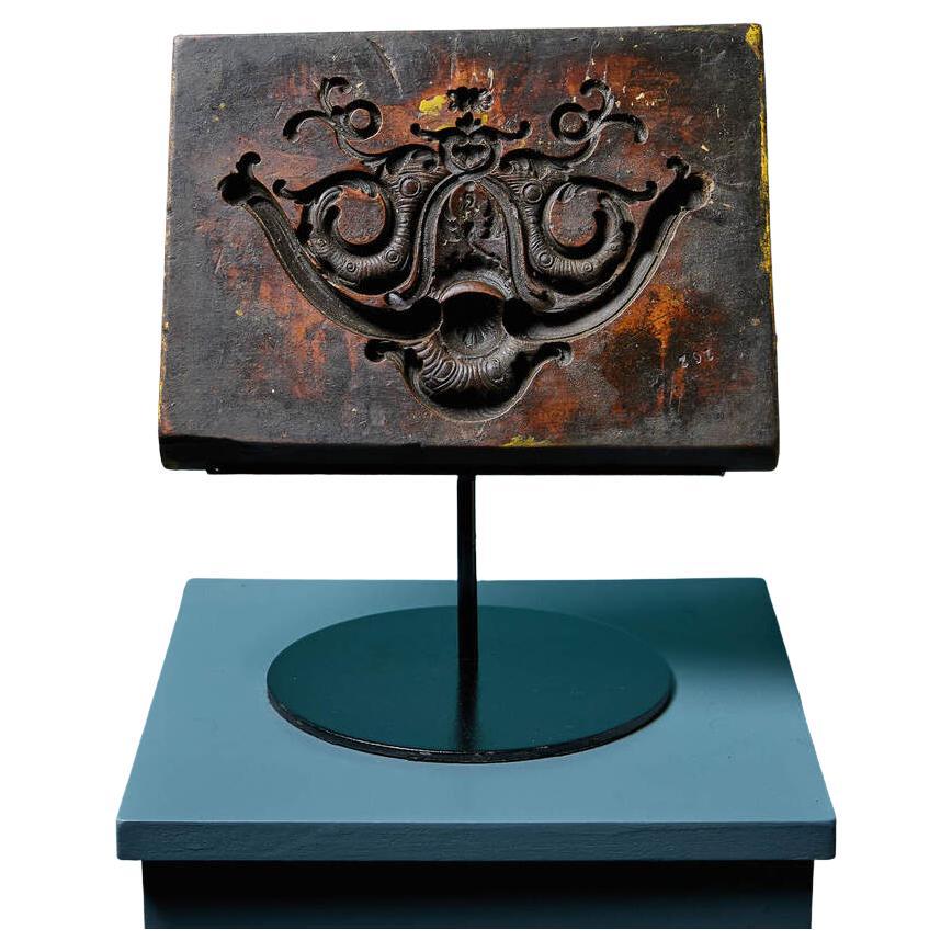 Antike geschnitzte Holzkartusche in Holzform Ex. Tucker-Kollektion im Angebot