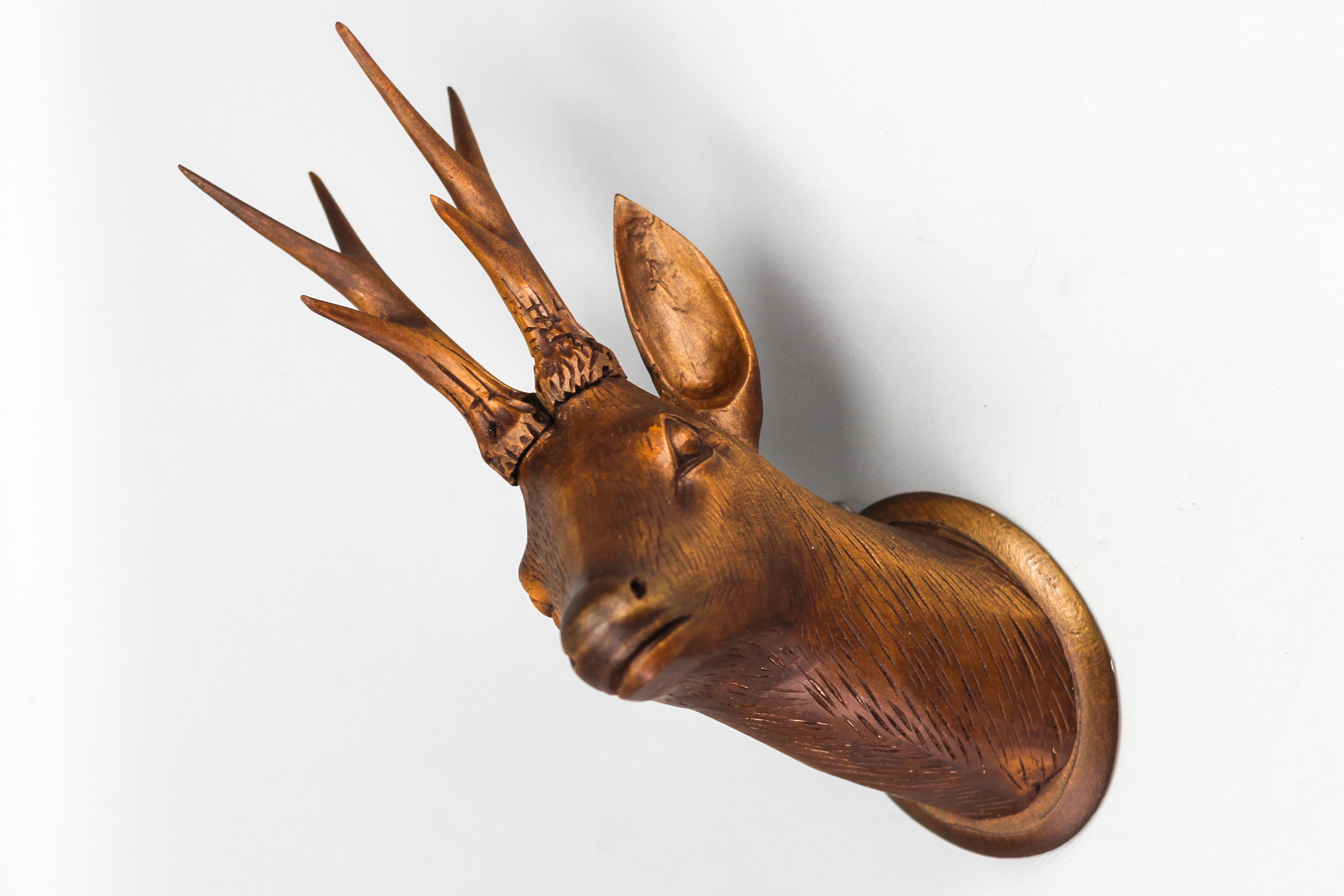 Antique Carved Wooden Deer's Head Wall Decoration, Germany, ca 1920 In Good Condition For Sale In Barntrup, DE