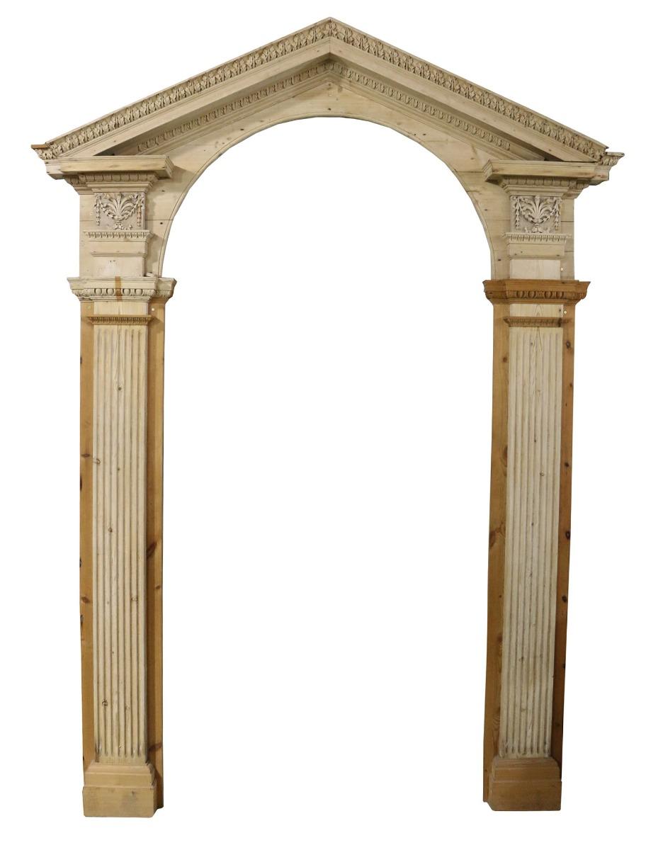A Georgian period carved pine entrance-way with arched Pediment. Reclaimed from a private residence in Bath. For interior or Exterior use.

Additional dimensions:

Opening height 300 cm

Opening width 140 cm.
