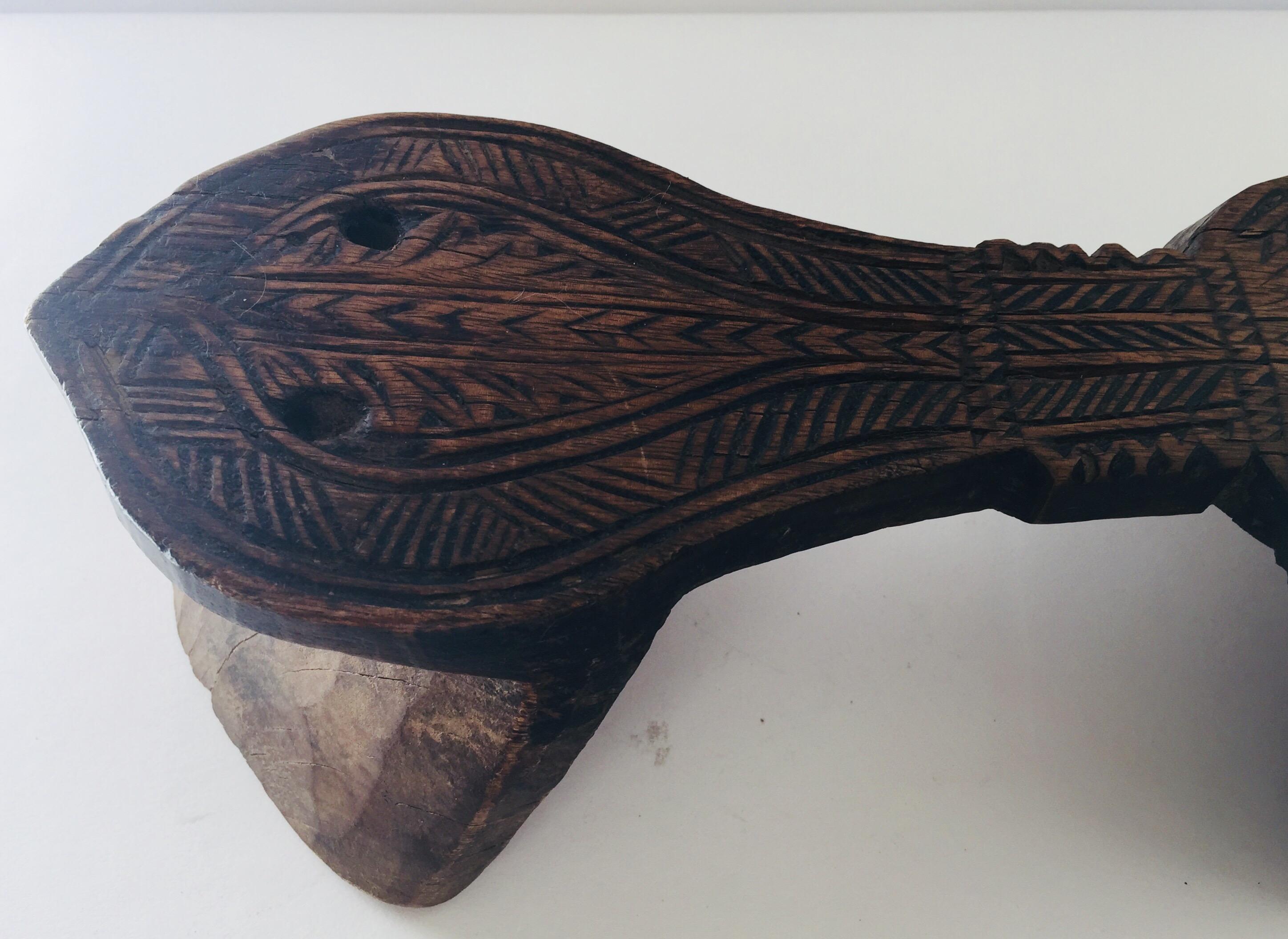 Zapato de harén antiguo de madera tallada Tallado a mano en venta