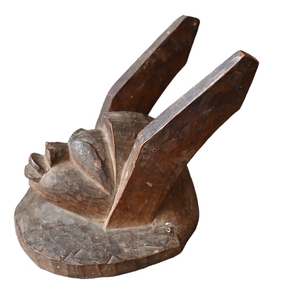Coiffe en bois sculpté de la tribu Yoruba, Nigeria
Visage à forte expression
Début du 20e siècle
Riche patine tribale vieillie
Hauteur 12 cm, diamètre 12 x 13 cm