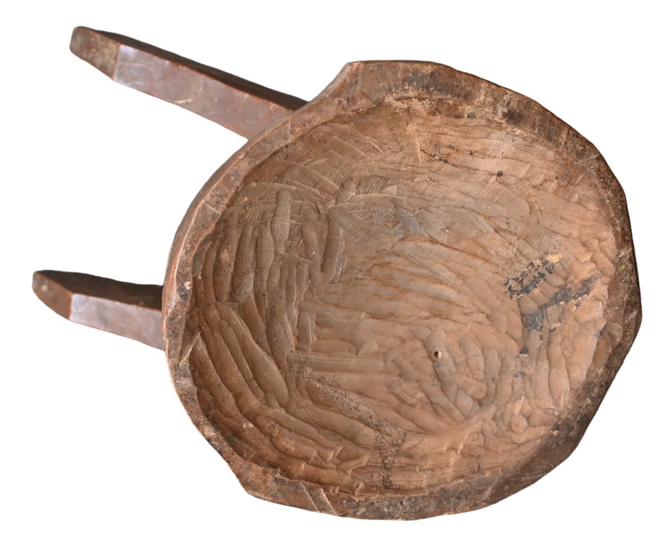 Coiffeuse ancienne en bois sculpté de la tribu Yoruba, Nigeria, 1900-1920 Bon état - En vente à Bilzen, BE