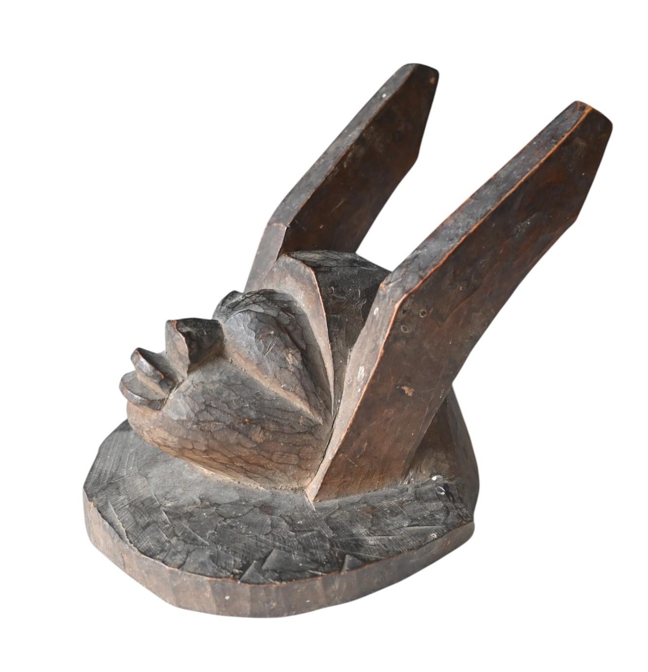 20ième siècle Coiffeuse ancienne en bois sculpté de la tribu Yoruba, Nigeria, 1900-1920 en vente