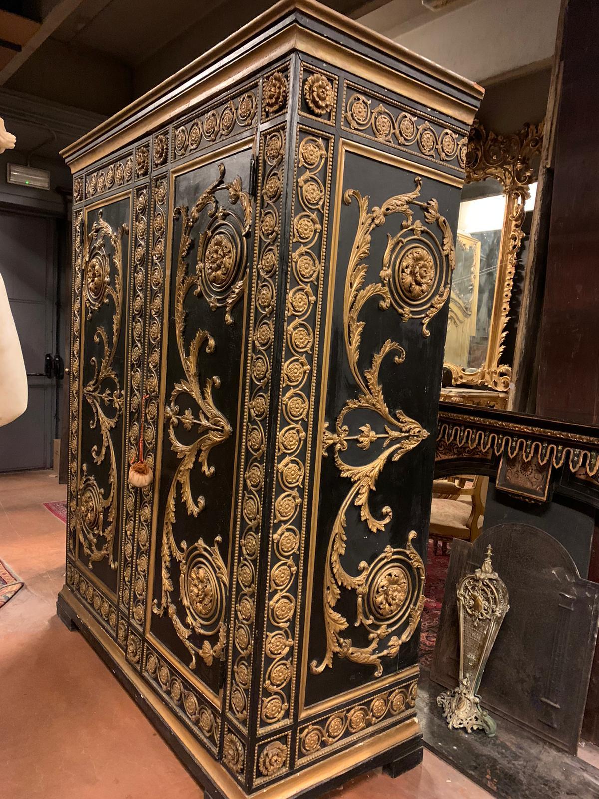 Antique Carved Wooden Wardrobe, Black and Gold Lacquered, 19th Century Italy 2