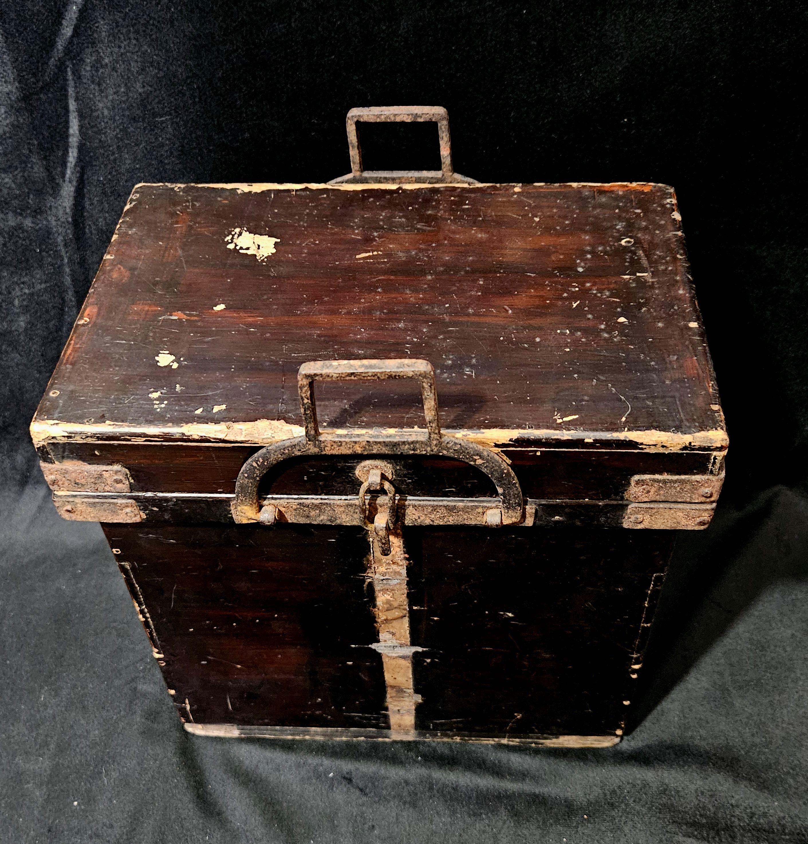 Antique Cased Japanese Lacquer Sage Jubako Picnic Set, 14 Pieces en venta 3
